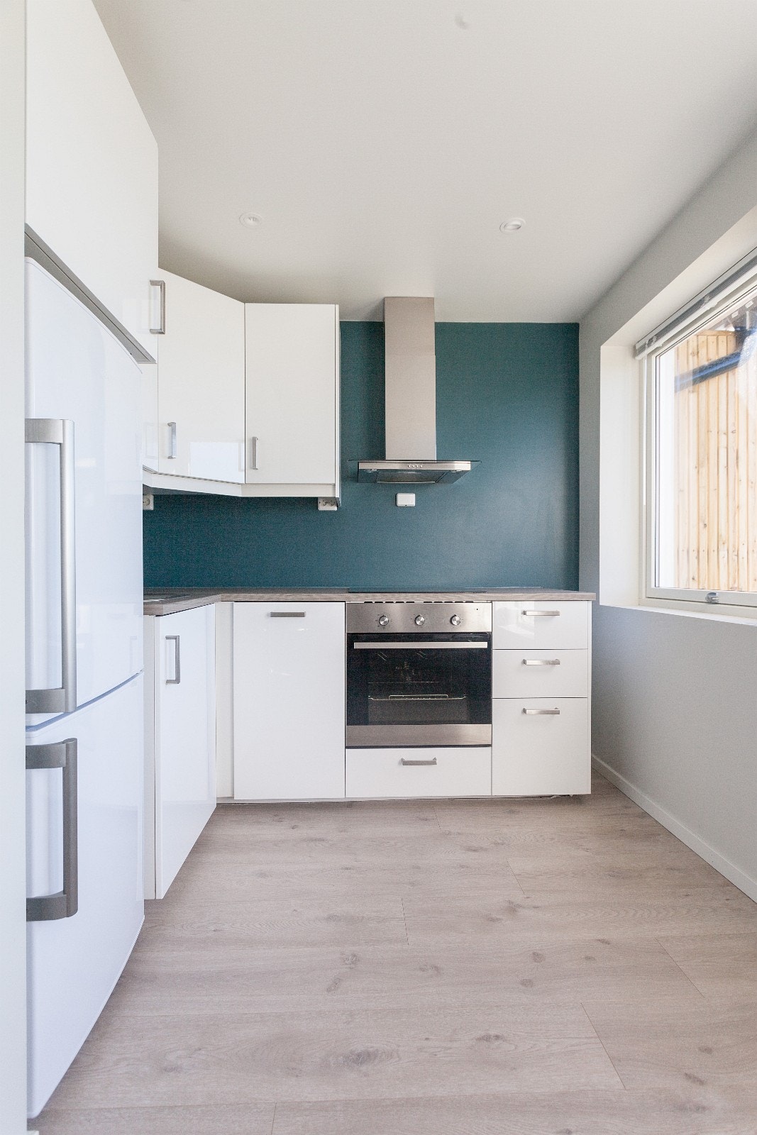 Kjøkkenkrok med Hvitevarer Galleribilde