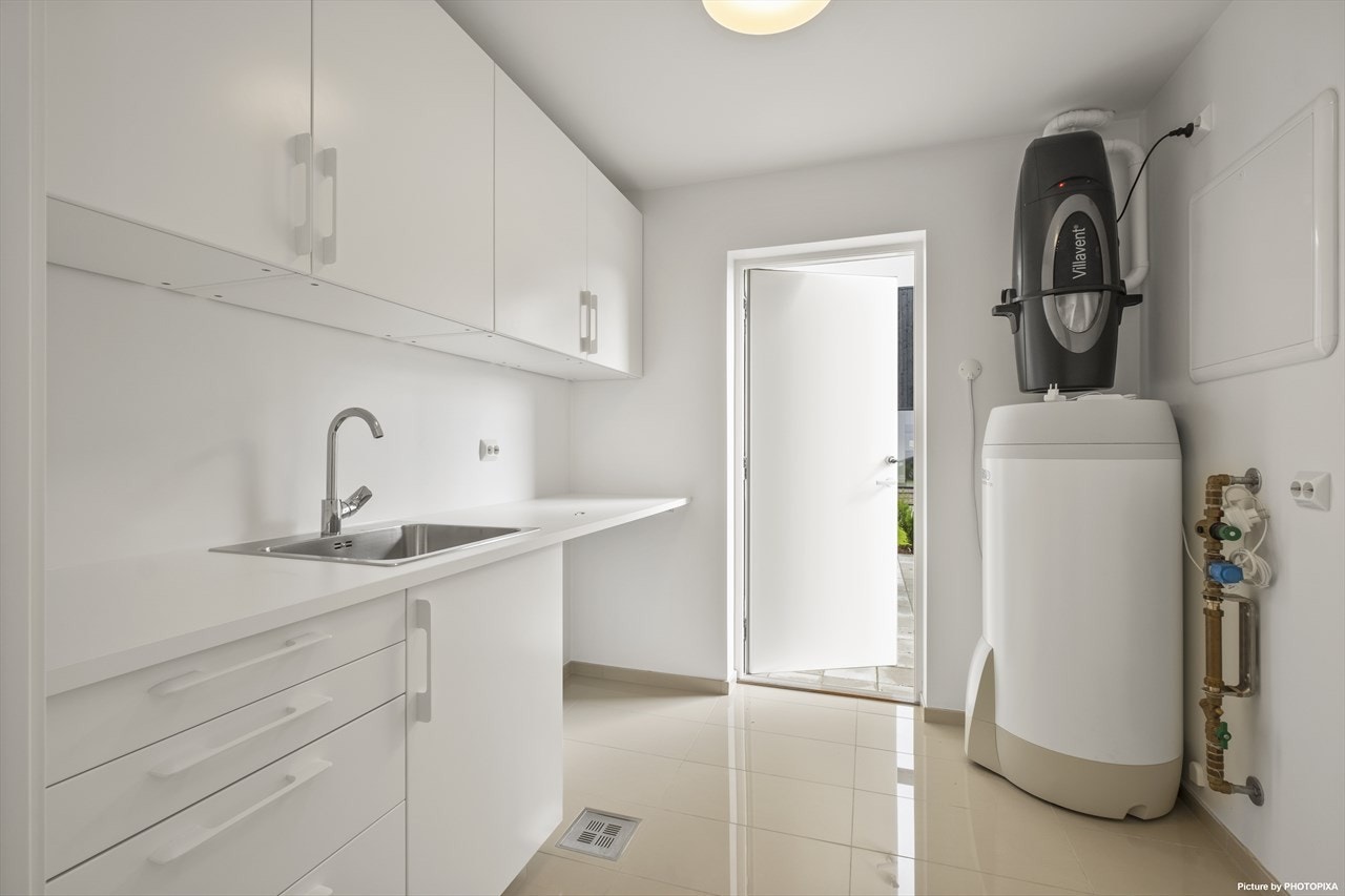 Vaskerom/biinngang i ett, det må være alle småbarnsfamiilers drøm. Galleribilde