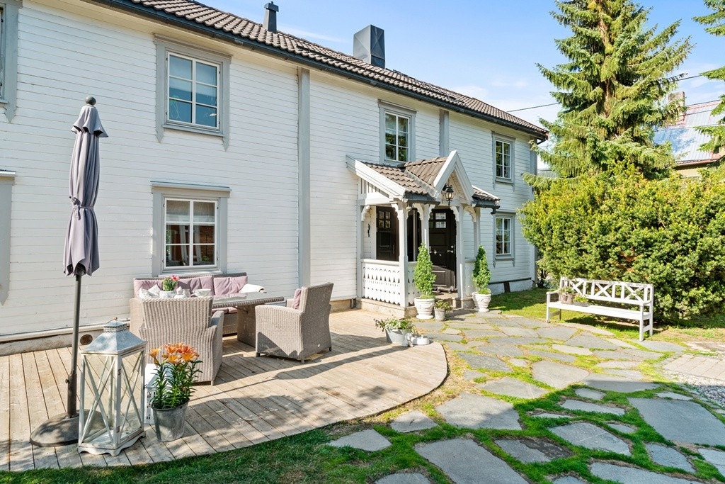 Solrike uteplasser, skjermet og fredelig. Galleribilde