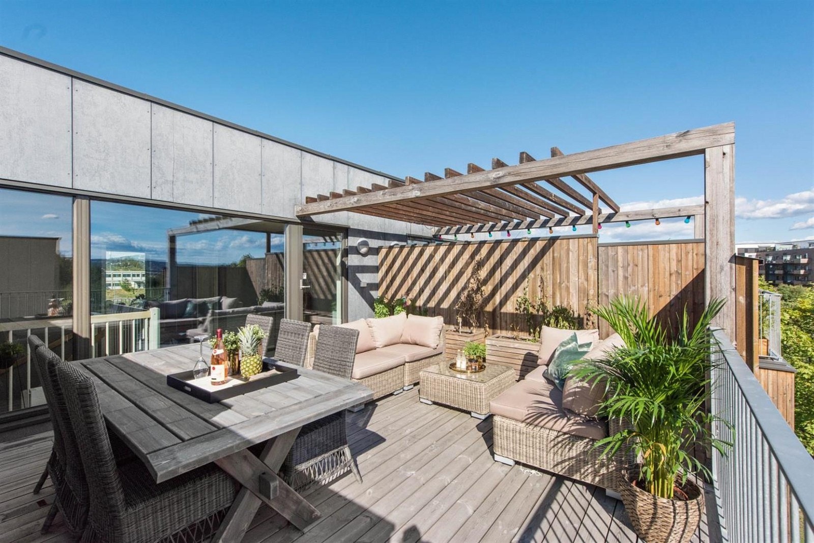 Fantastisk takterrasse! Lun, usjenert og med nydelig utsikt. Galleribilde