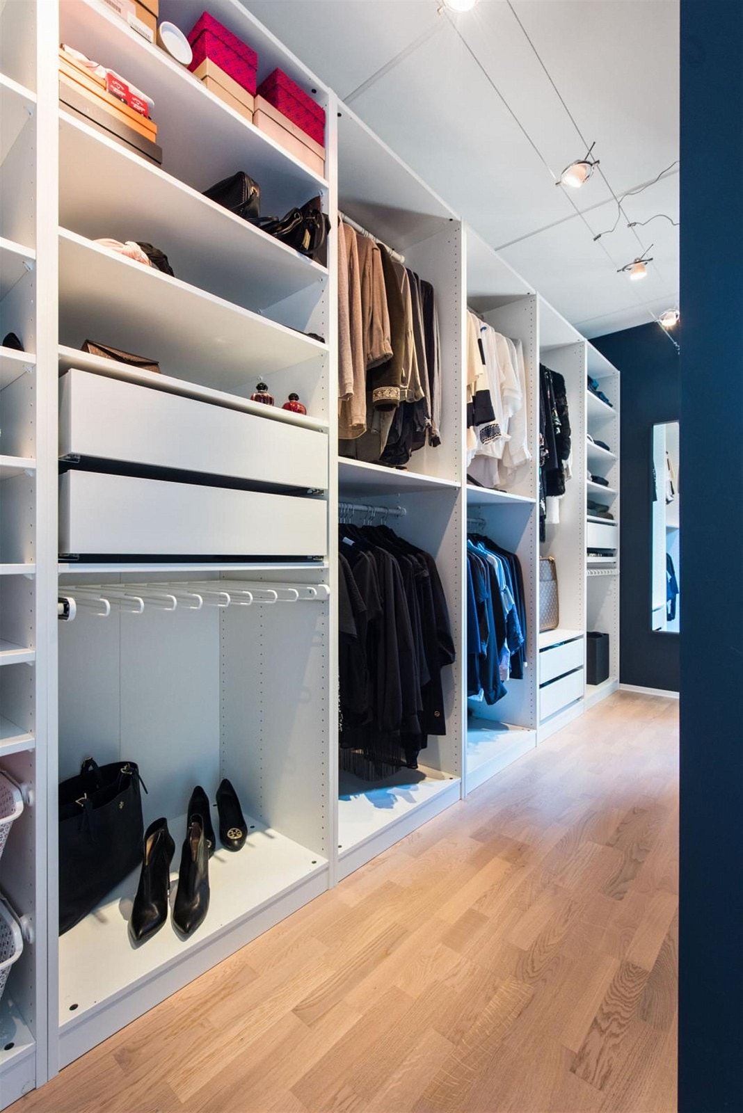 Walk-in-closet Galleribilde