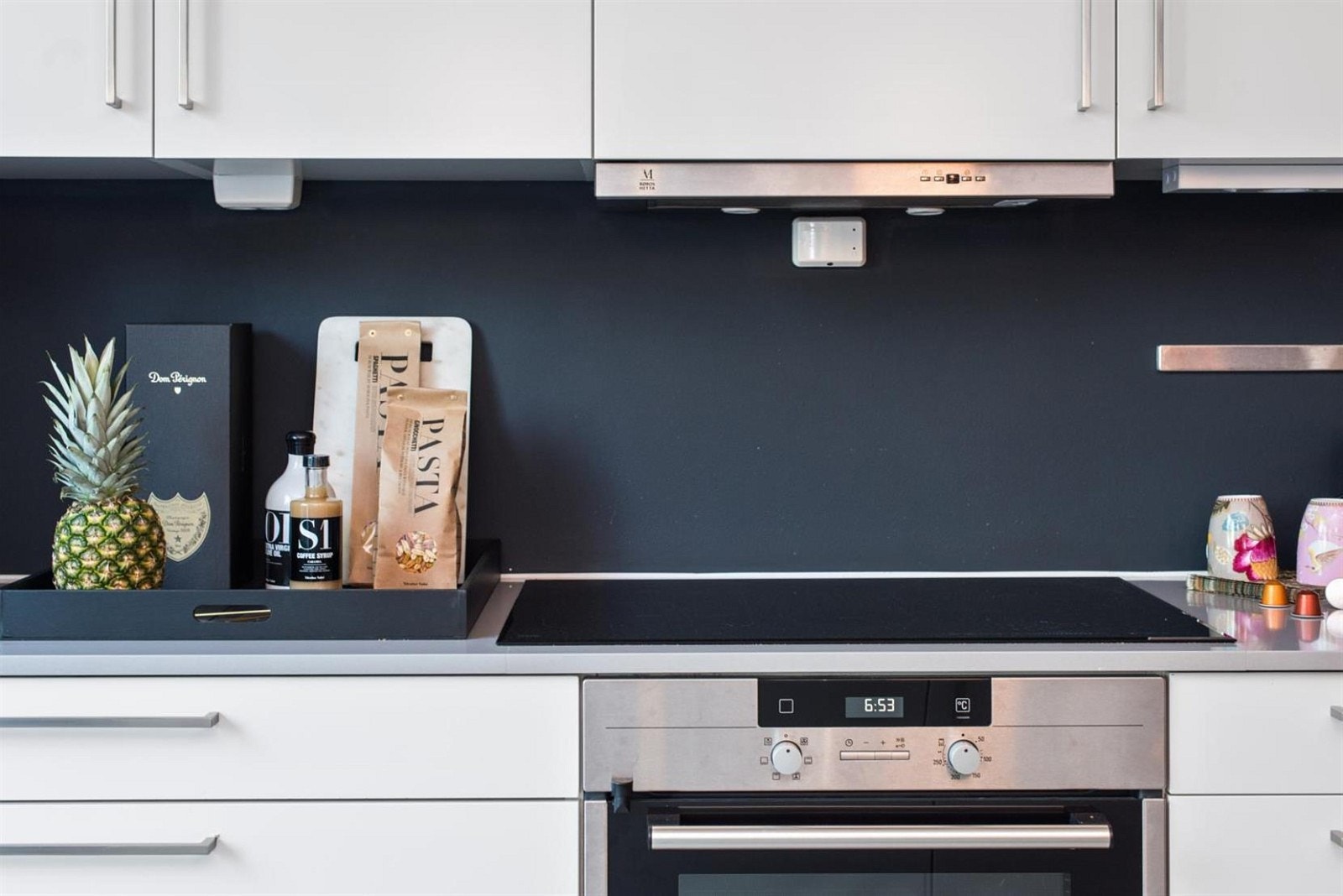 Integrert ovn og bred induksjonstopp Galleribilde