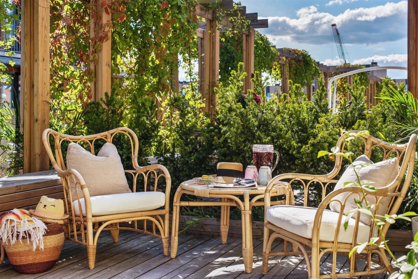 Herlig uteplass ved inngangspartiet. Galleribilde