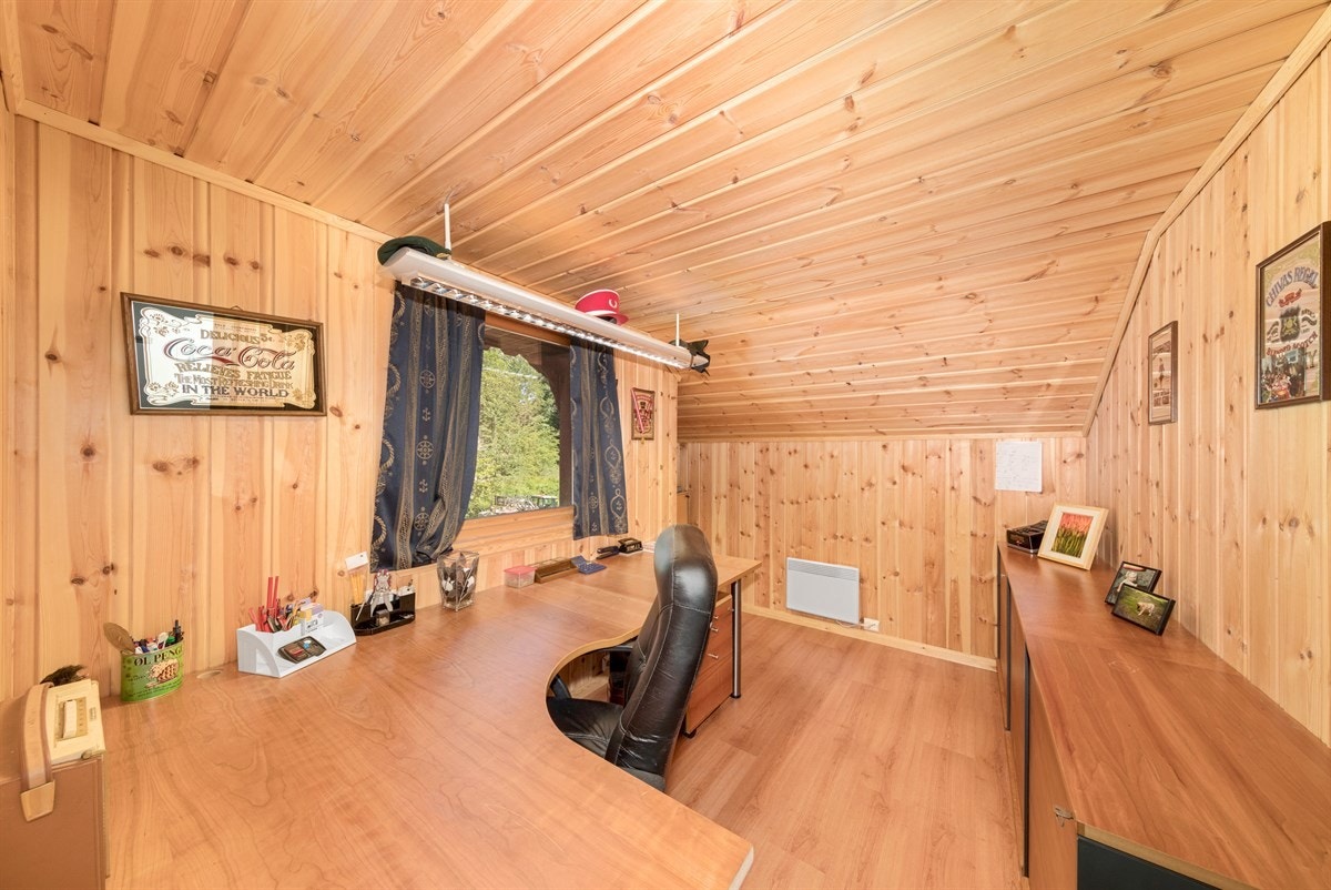 I garasjen finner du også et innredet kontor. Galleribilde