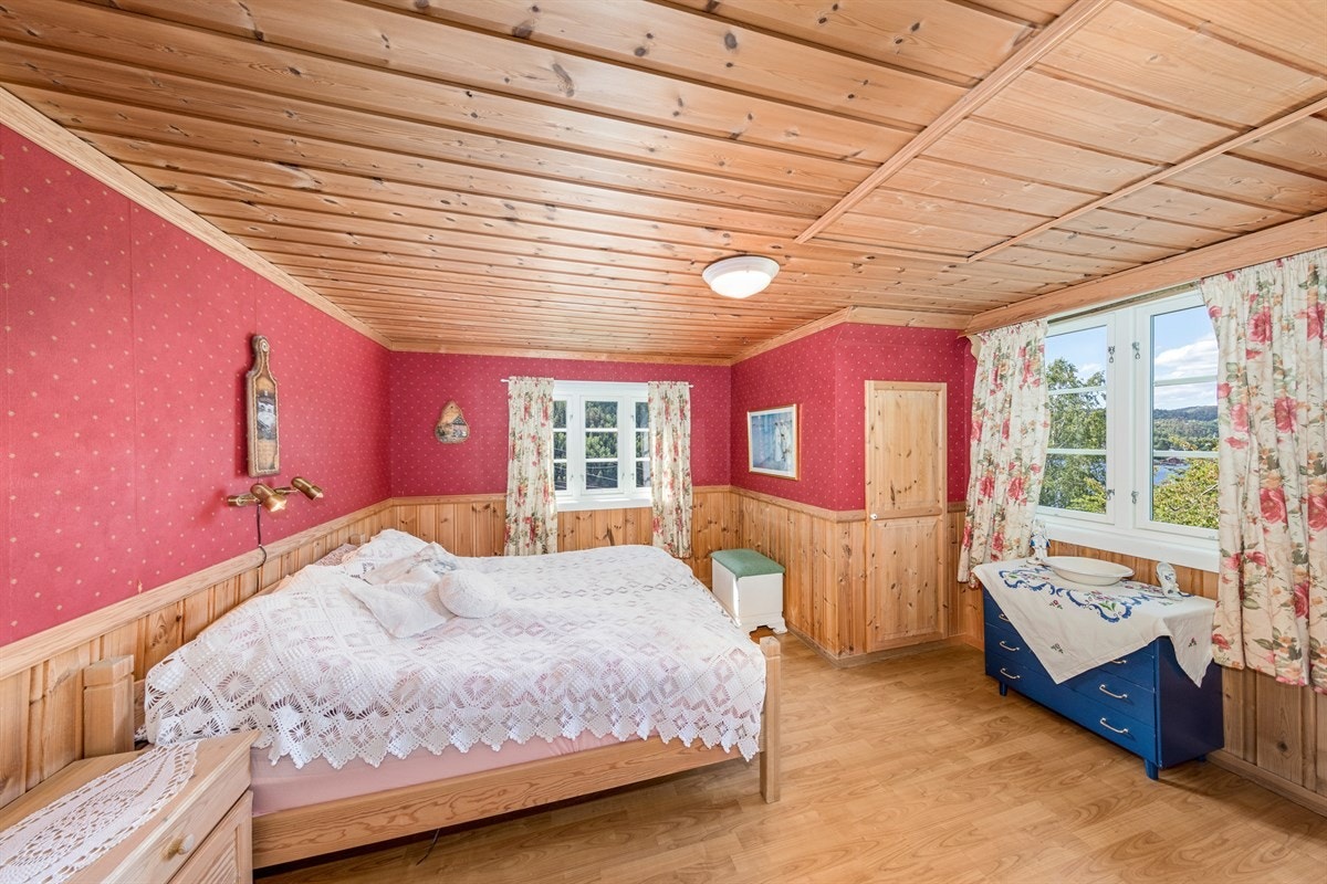 Rommene er av god størrelse og alle har plass til dobbeltseng. Galleribilde