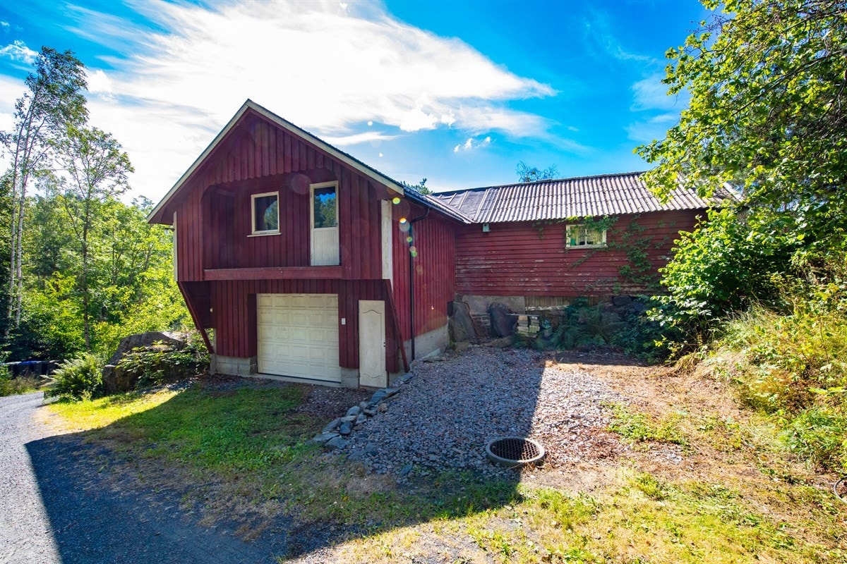 Boligen har garasje. Galleribilde