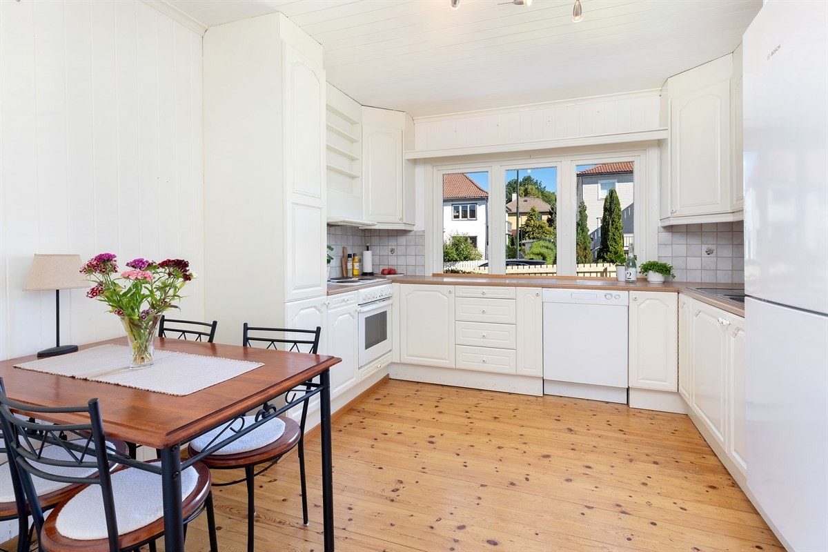 Kjøkken med spiseplass Galleribilde