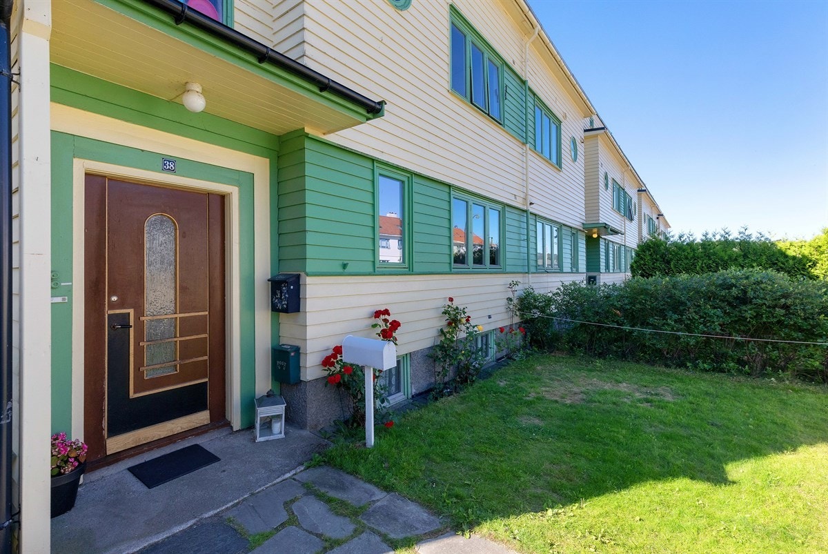 Hagen foran tilhører 2 etg. Galleribilde