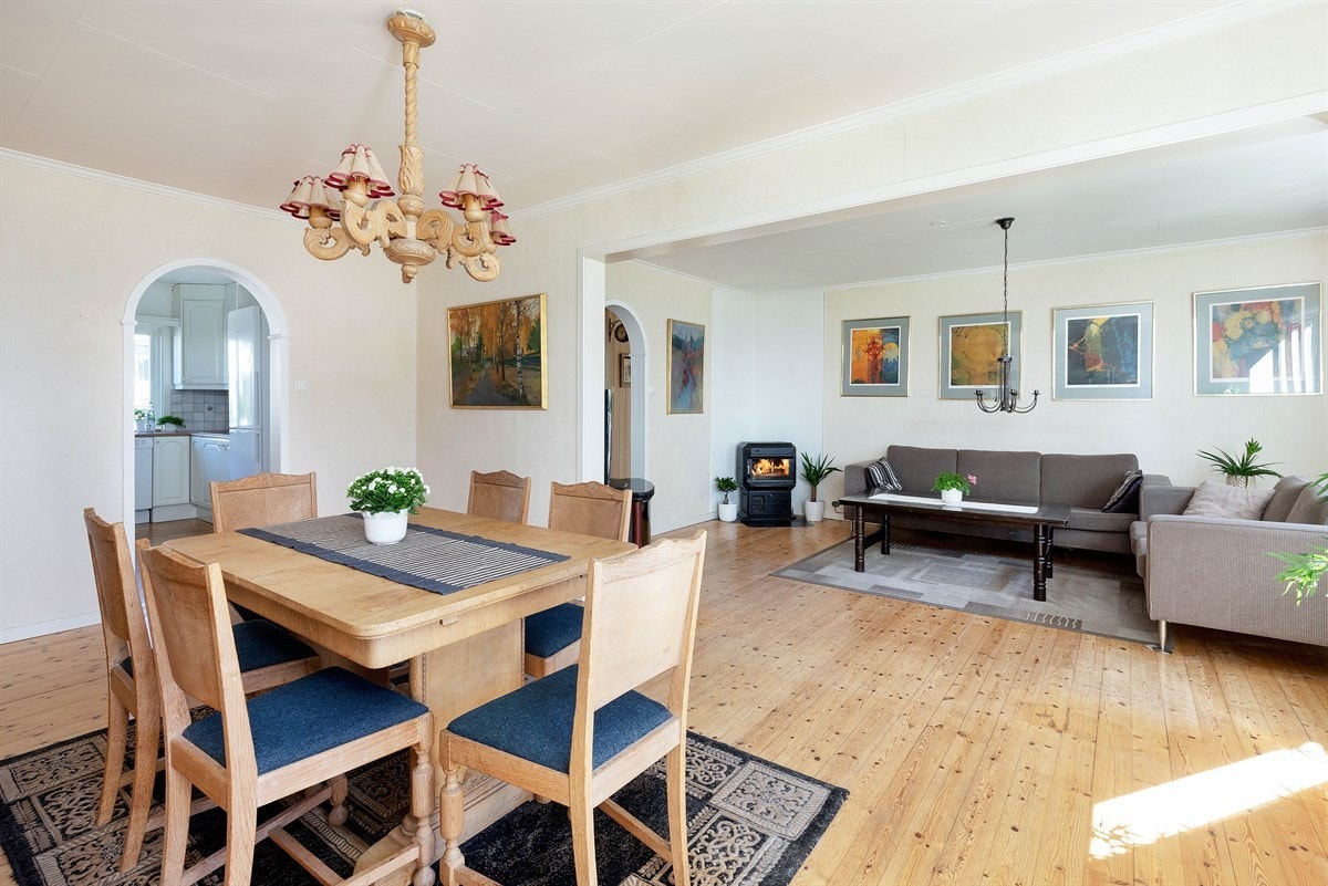 Spisestue mot stue Galleribilde