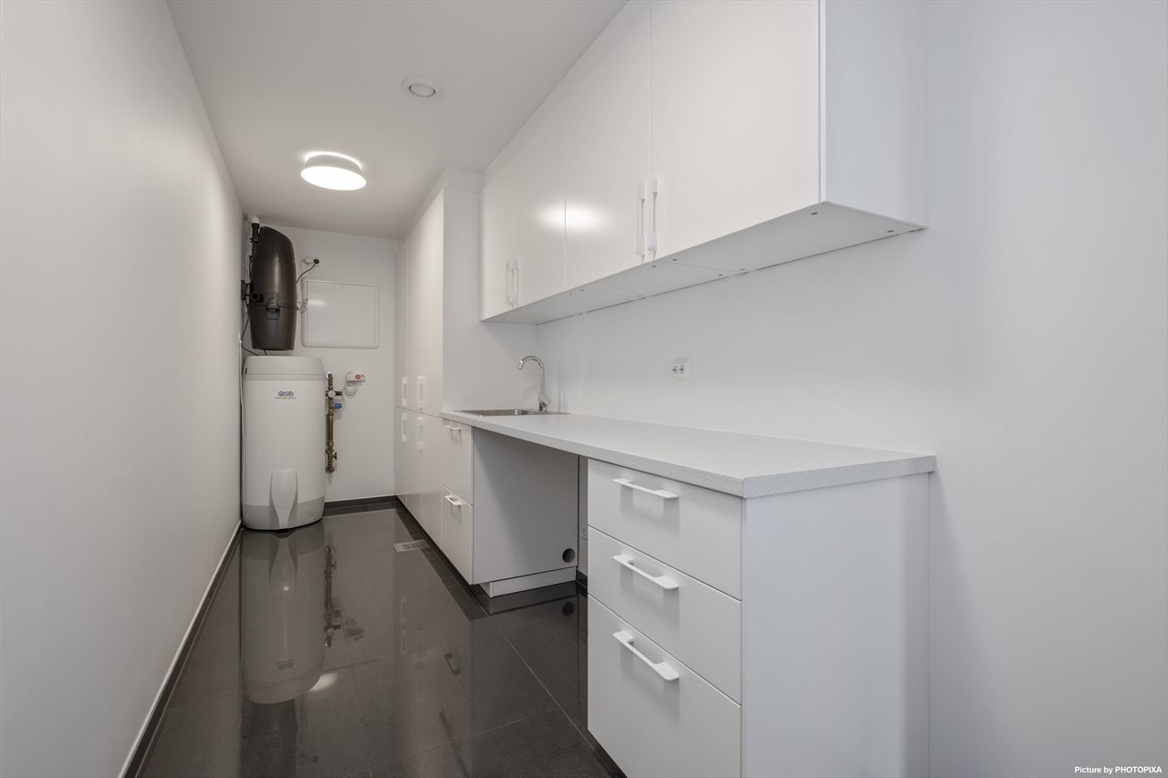 Praktisk vaskerom med varmekabler på gulv. Galleribilde