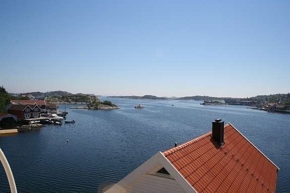 Utsikten, 20 m fra sjøen:) Galleribilde