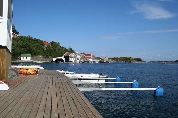 Flott bryggeanlegg rett ved leilighetene Galleribilde