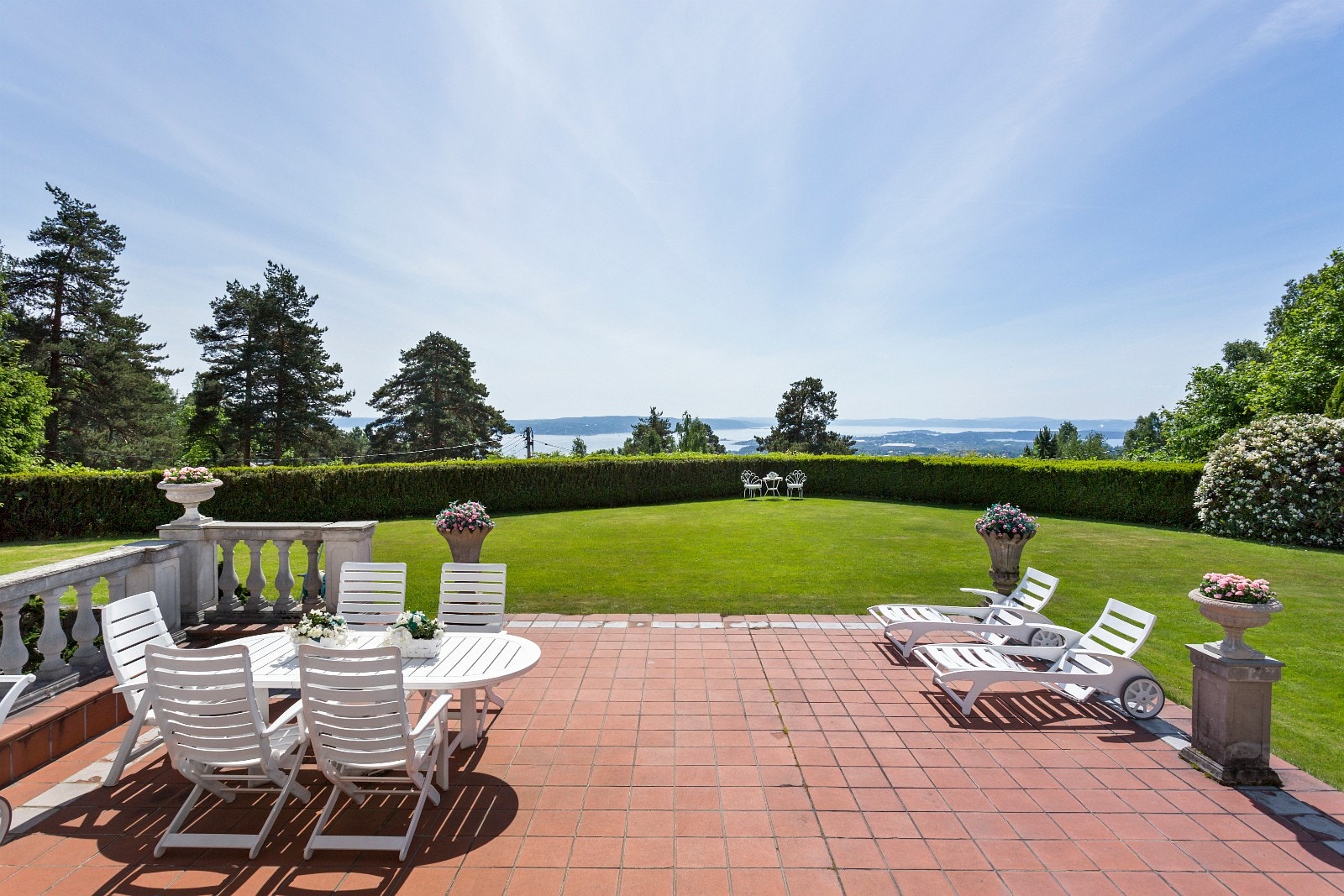 Fra terrassen med utsikt over Oslofjorden Galleribilde