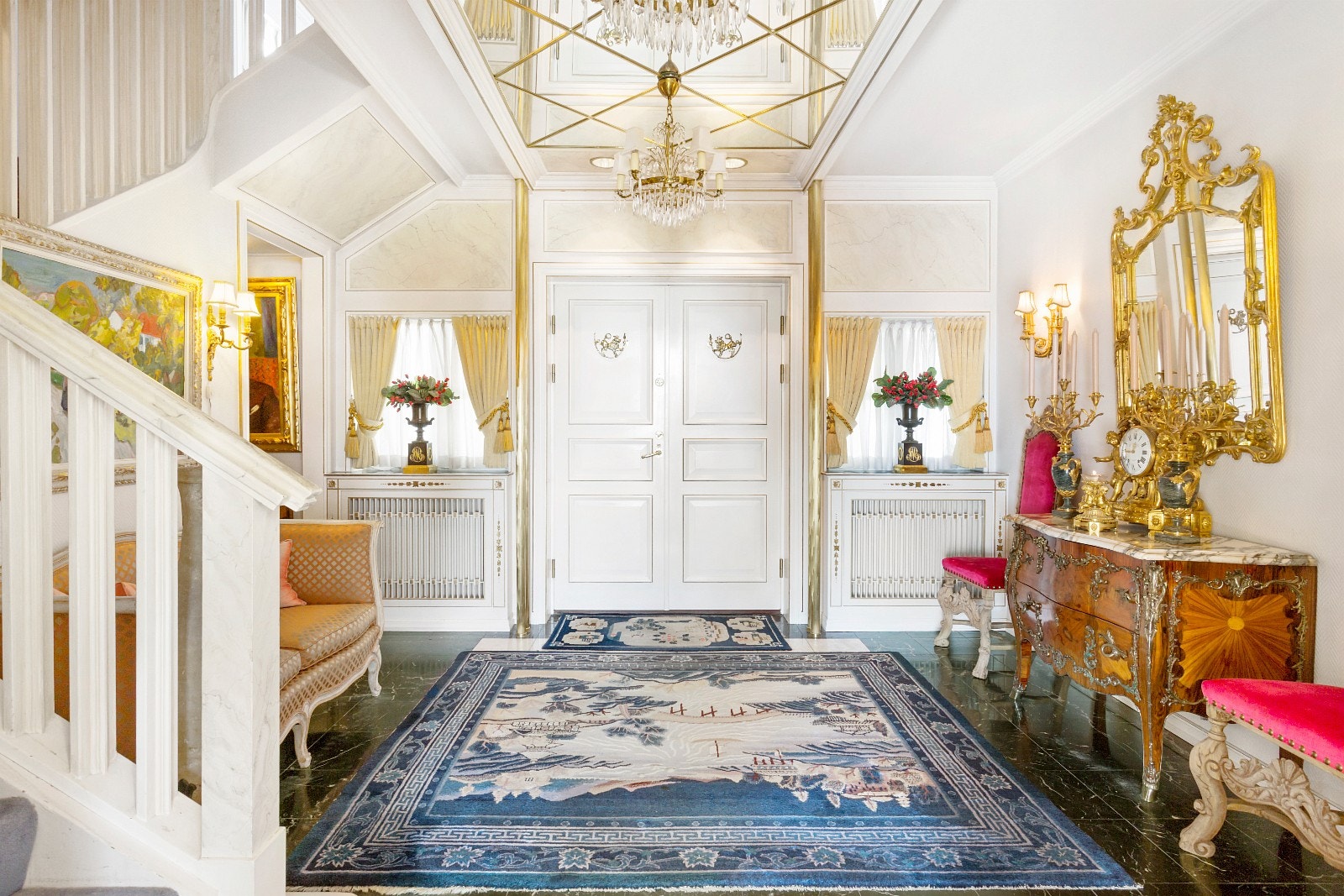 Hallen med hovedinngangsdøren Galleribilde