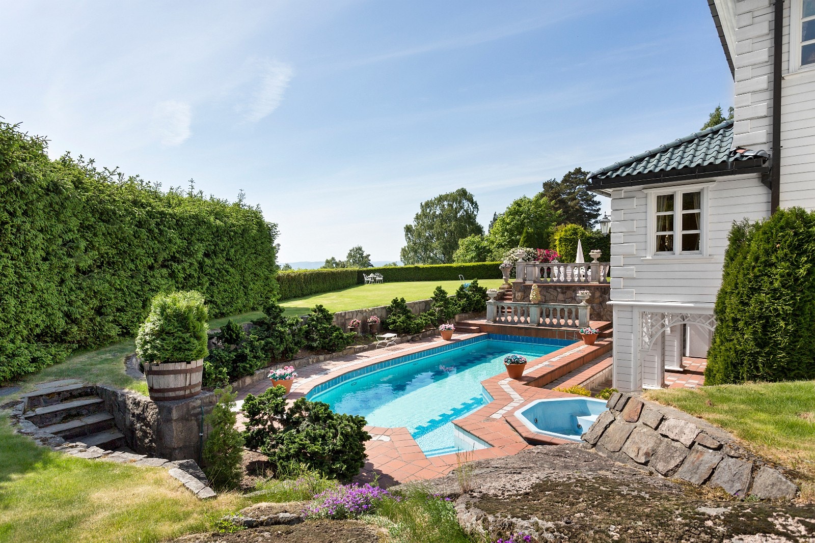 Hagen med svømmebassenget Galleribilde