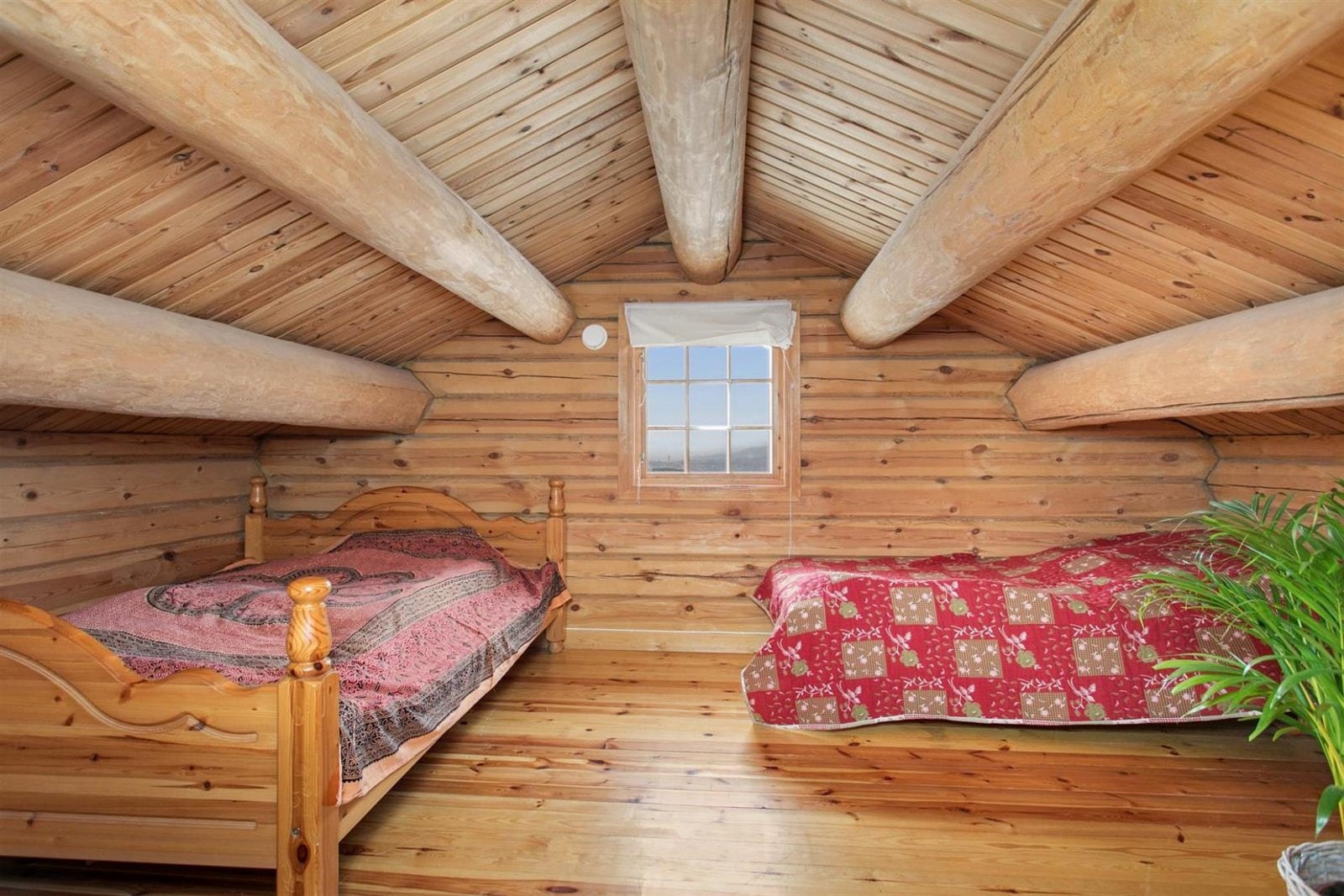 Loftet er innredet til 2 soverom. Galleribilde