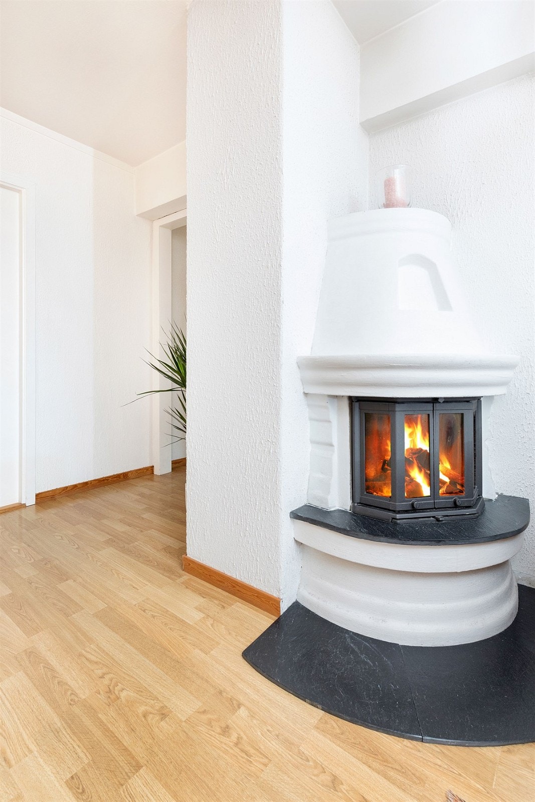 Peis med innsats i stuen Galleribilde