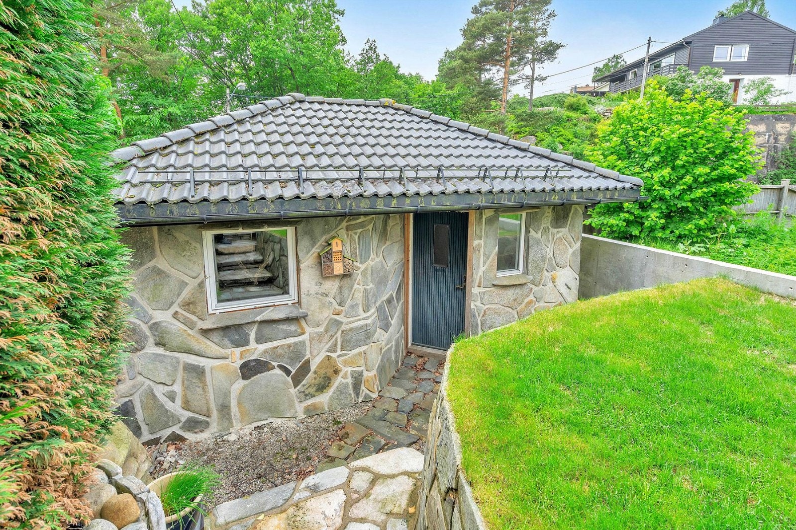 Romslig uthus. Galleribilde