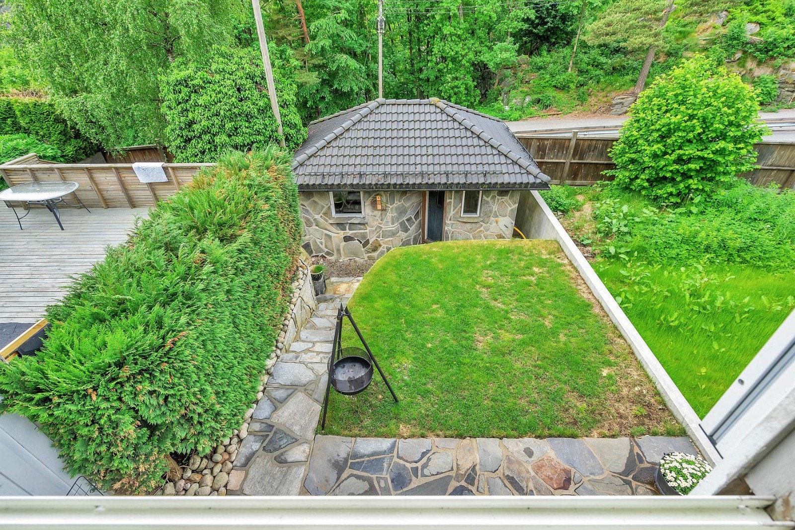 Pent opparbeidet med stenheller. Galleribilde