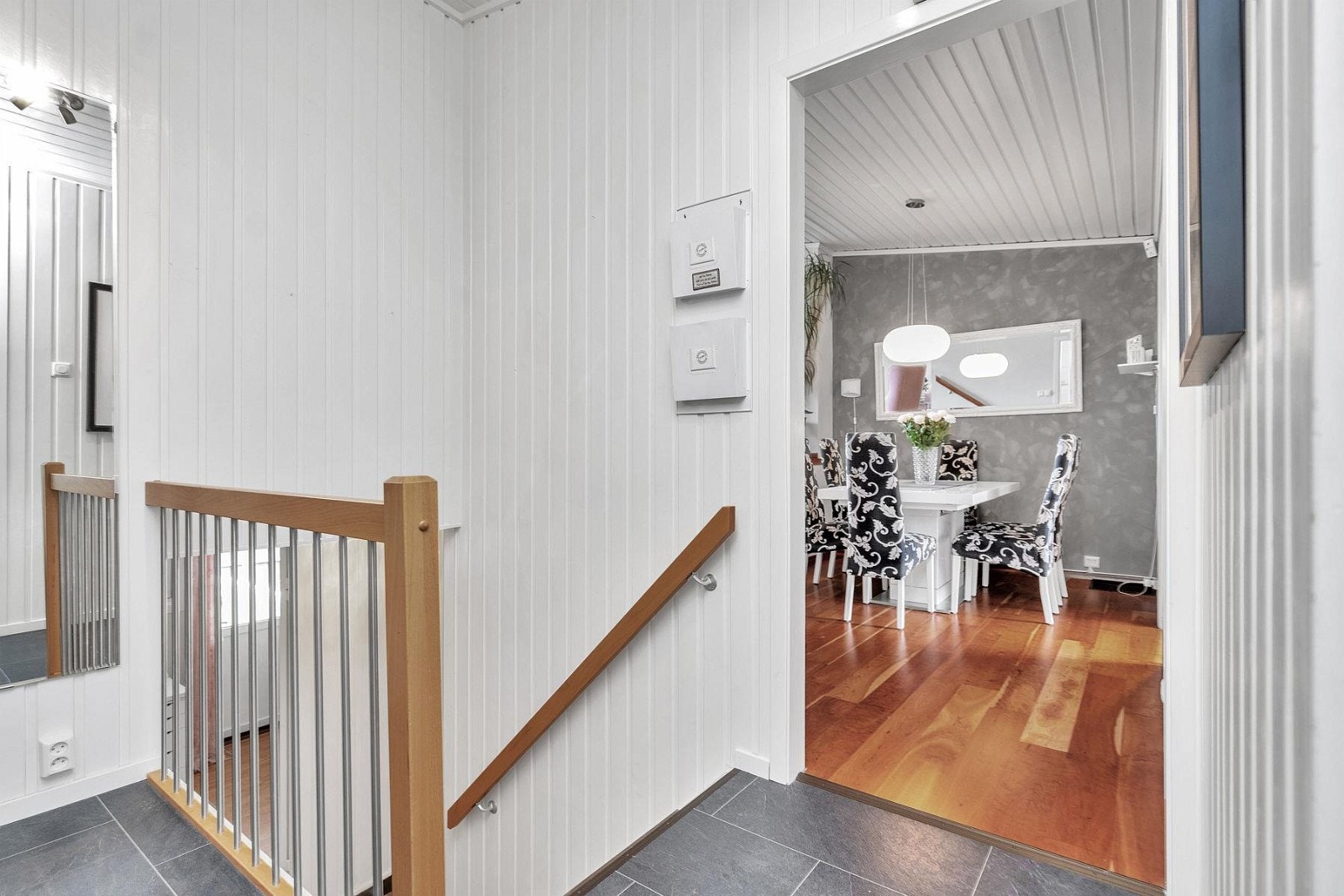 Vi beveger oss inn i stuen. Galleribilde