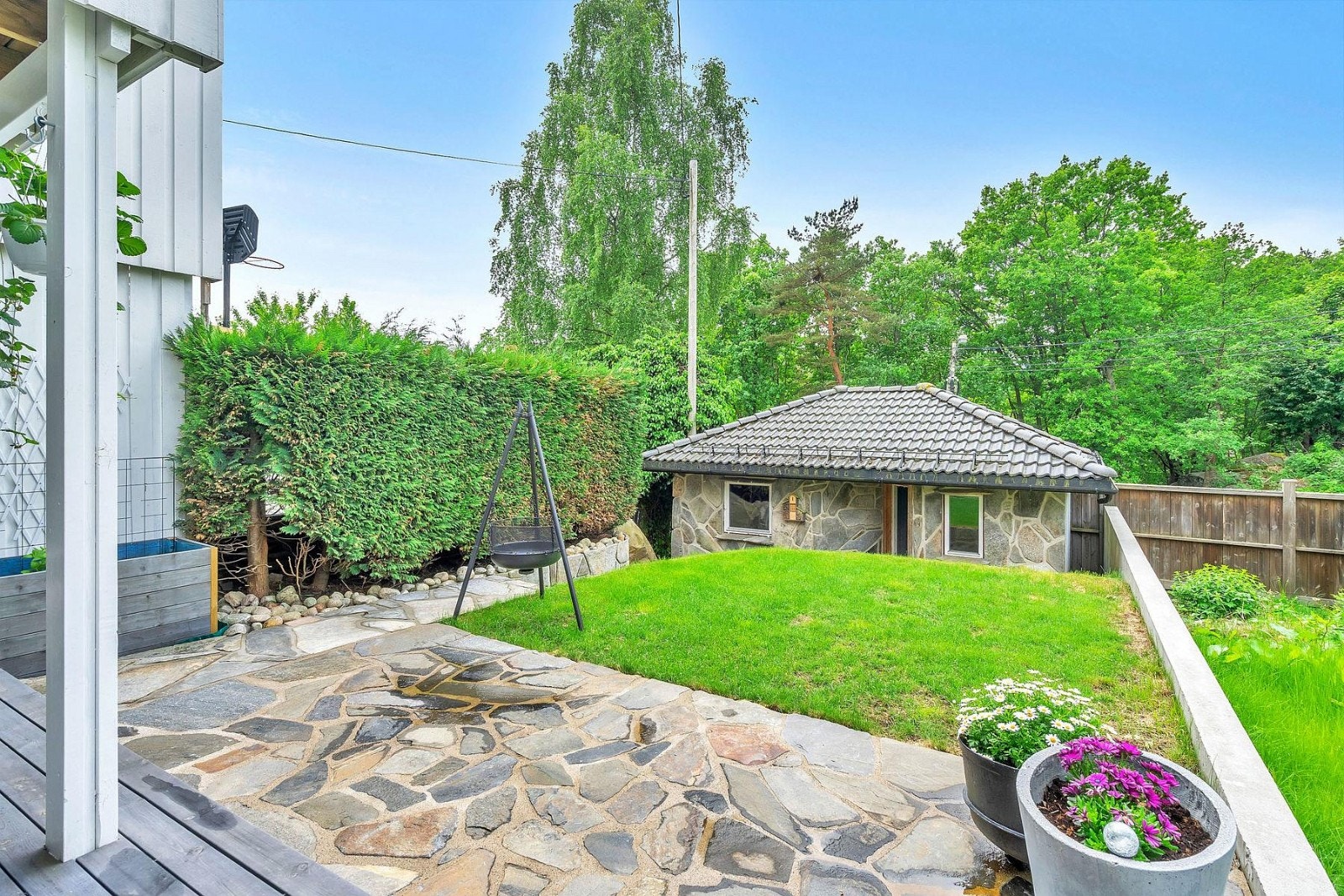 Trivelig hageflekk. Galleribilde