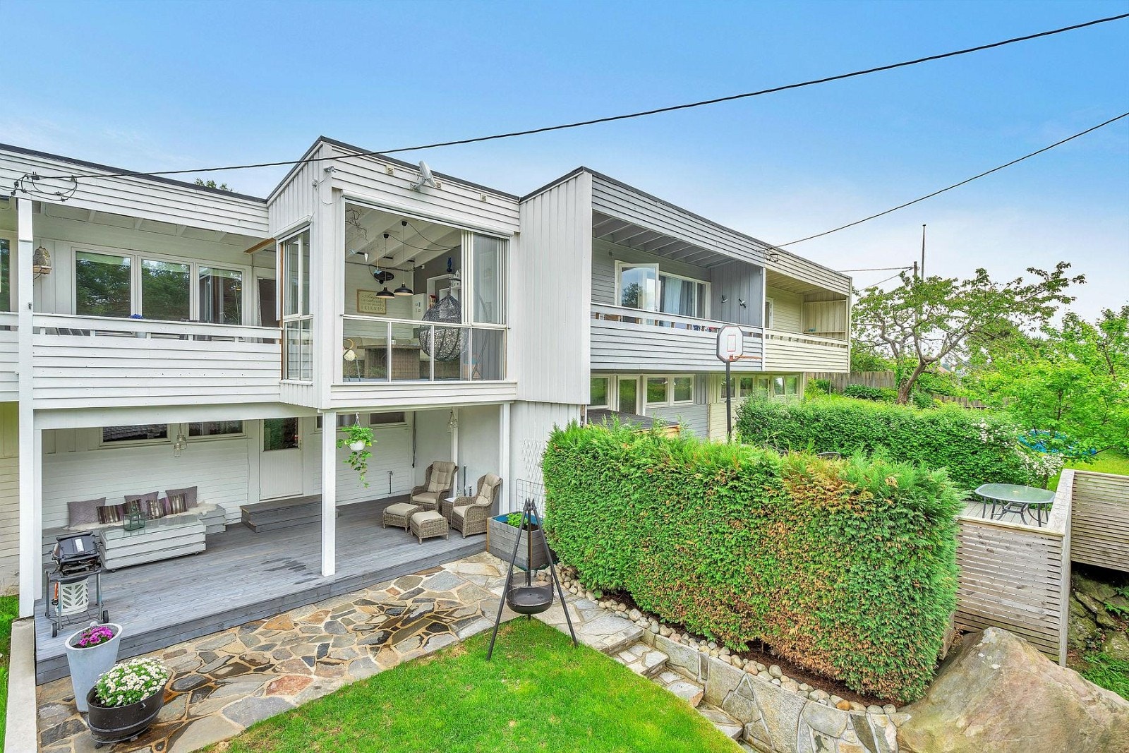 EiendomsMegler1 har gleden av å presentere dette flotte rekkehuset i Svingen 4B! Galleribilde