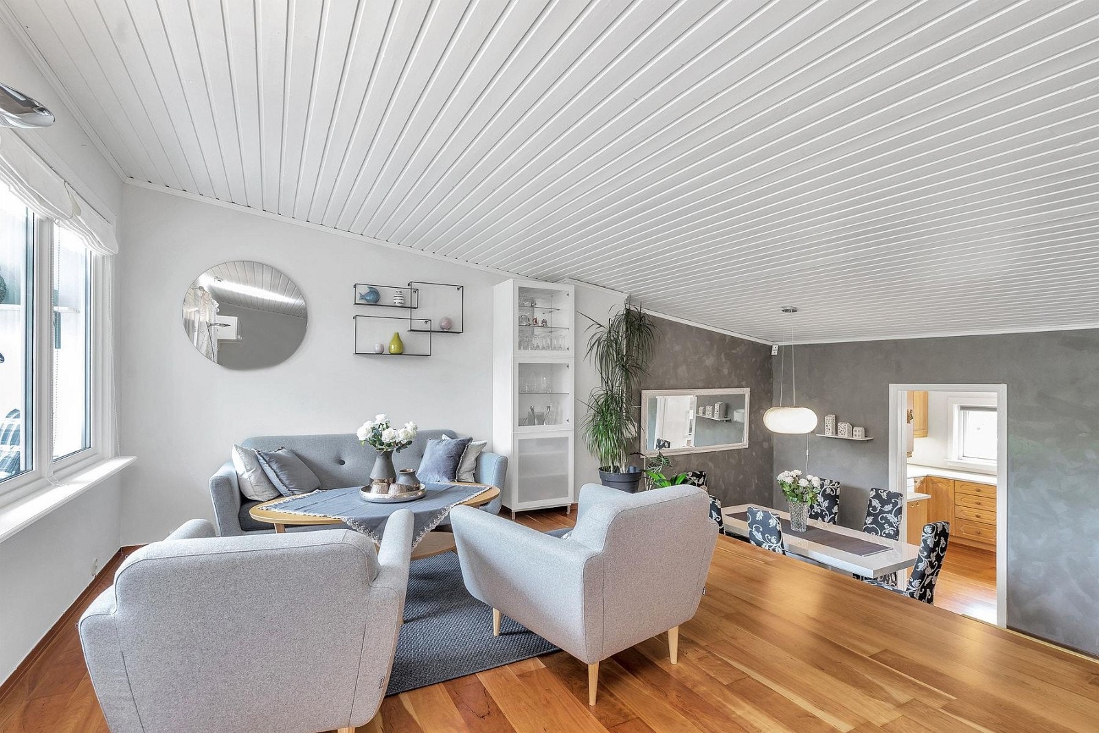 God takhøyde i stuen. Galleribilde