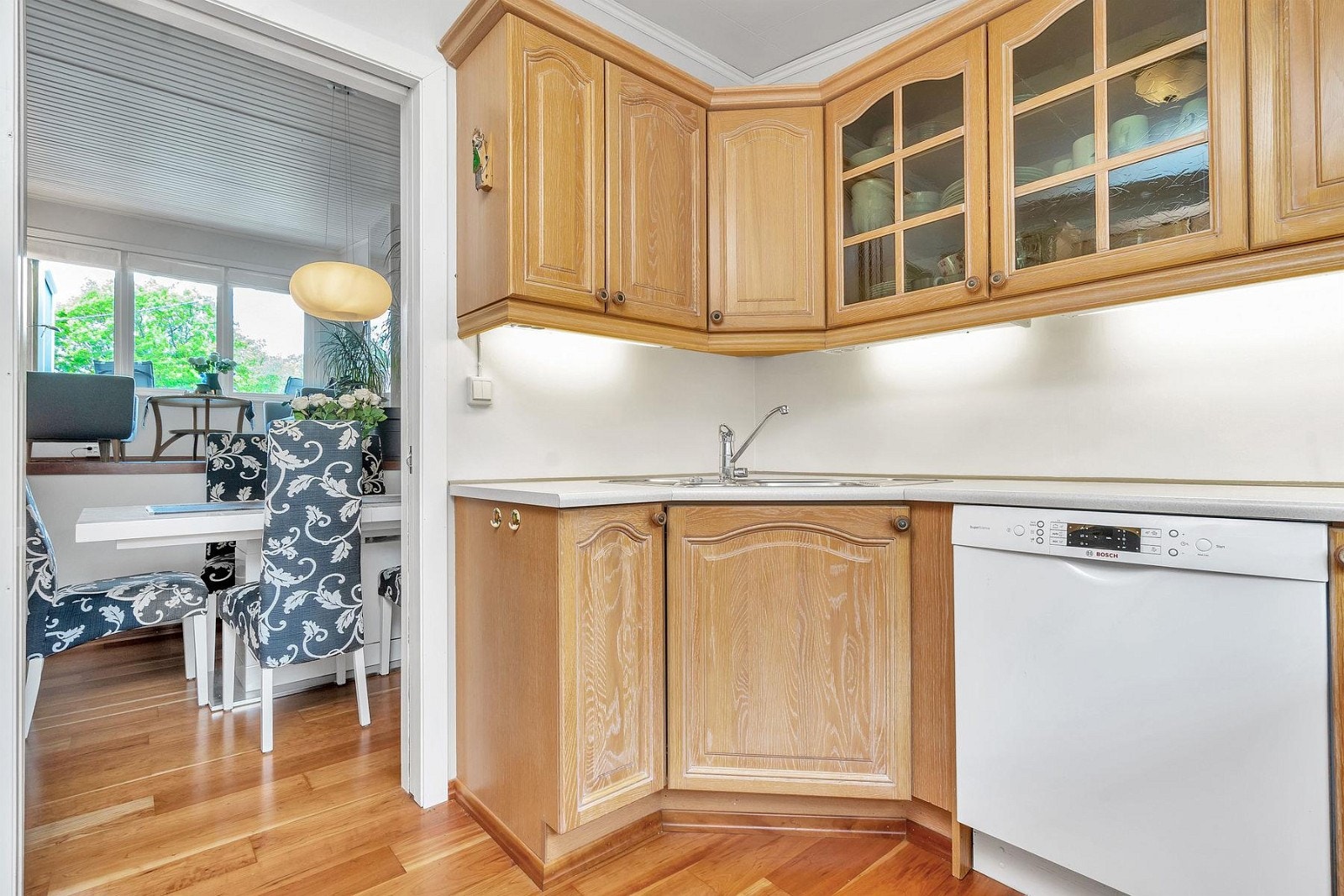 Kjøkken med innredning fra Strai. Galleribilde