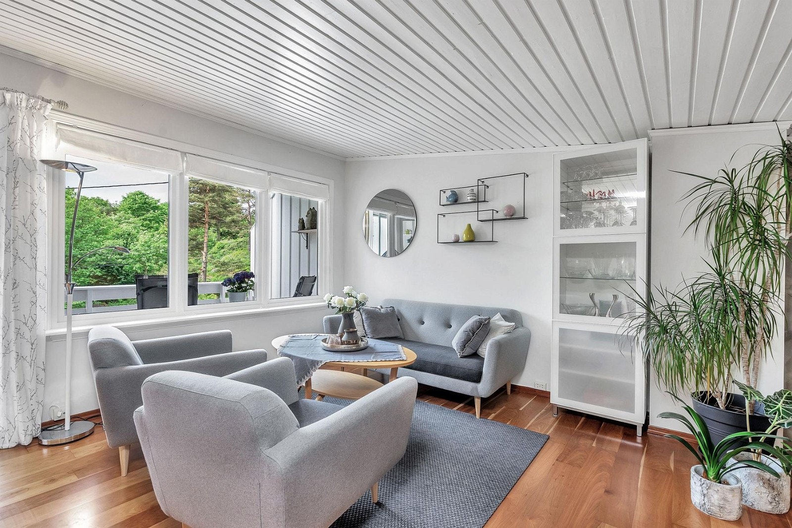 God plass til stor salong. Galleribilde