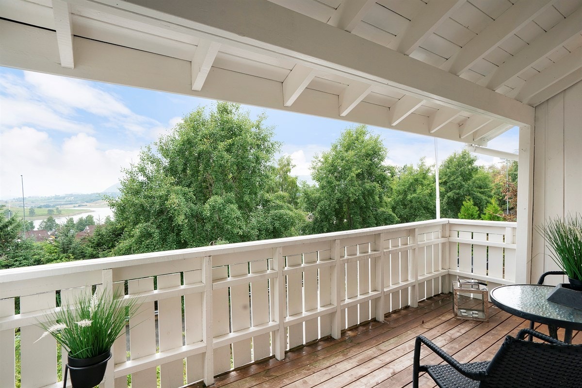 Balkongen i 2. plan har en flott utsikt! Galleribilde