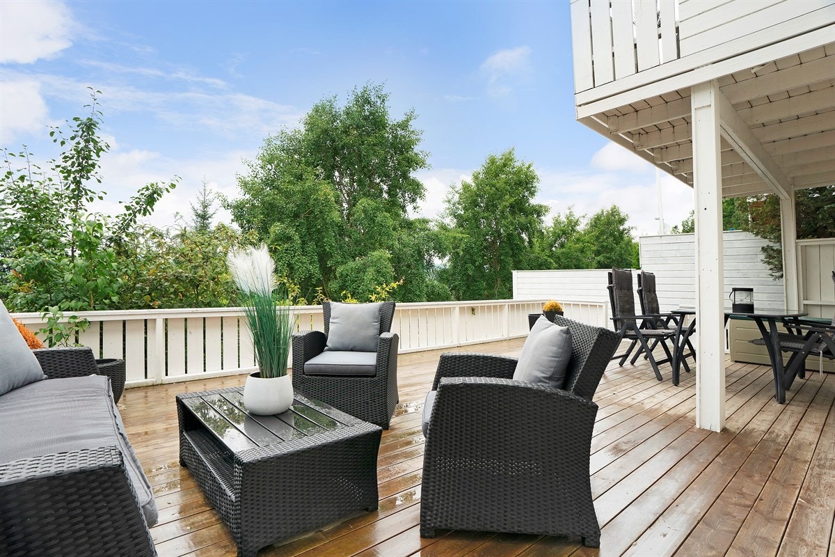 Romslig terrasse Galleribilde