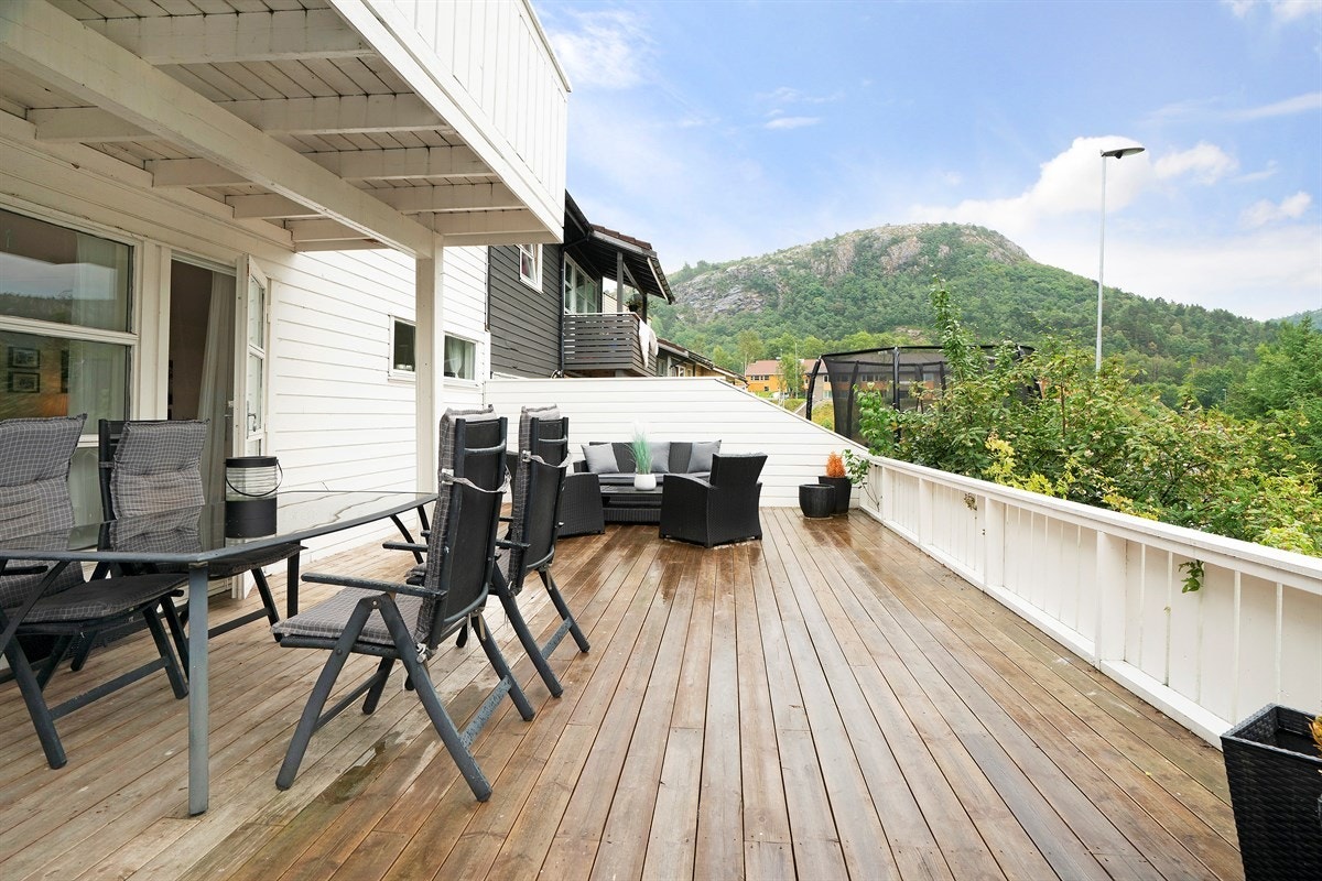 Romslig terrasse Galleribilde