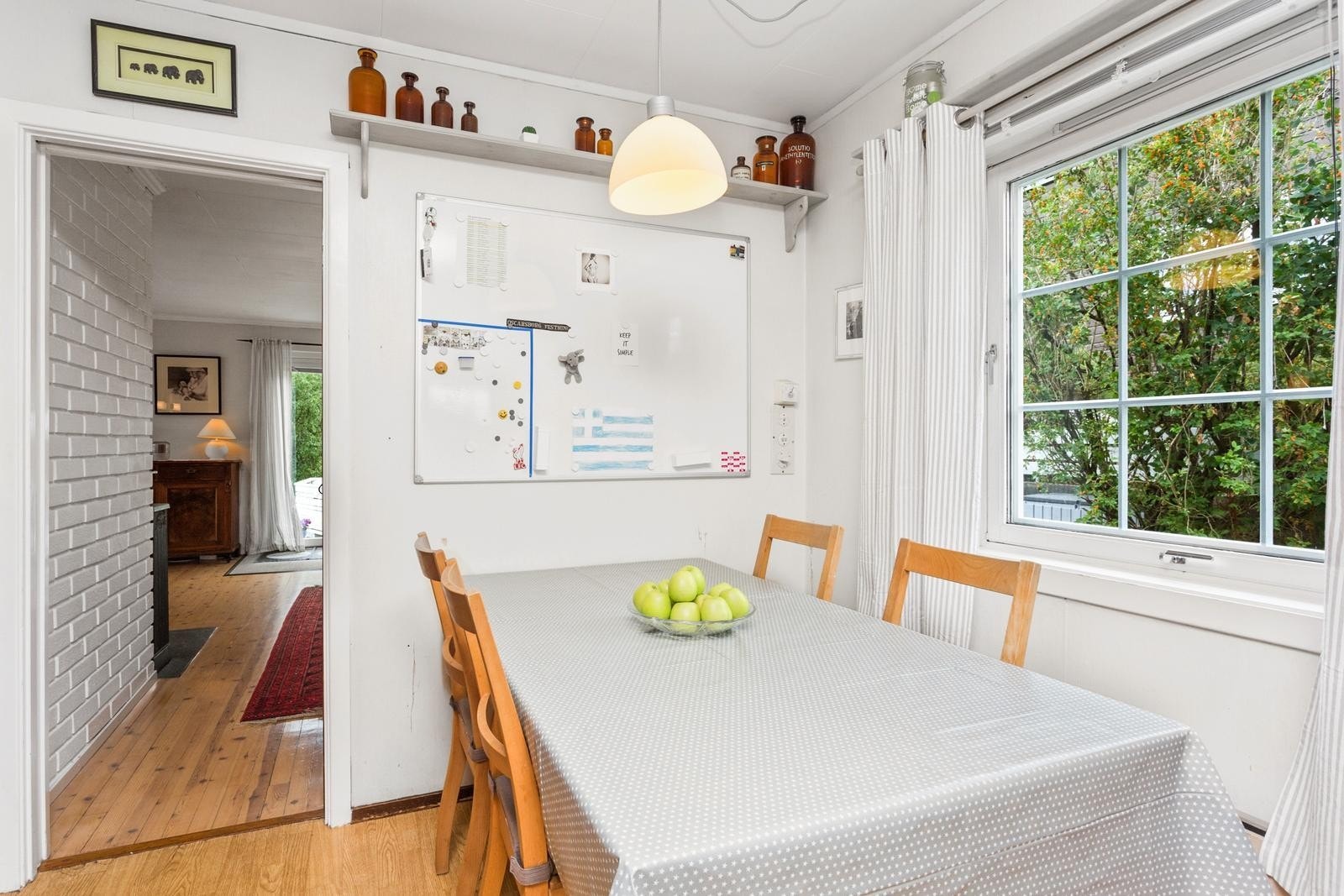 Fra spiseplassen ved kjøkkenet Galleribilde