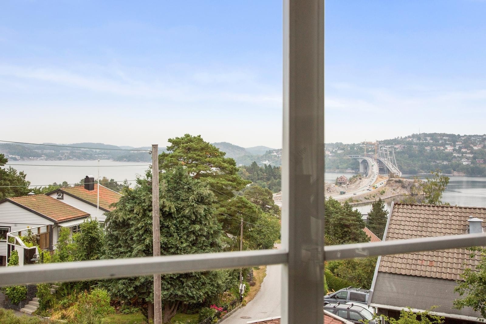 Utsikt fra stuen mot sjøen Galleribilde