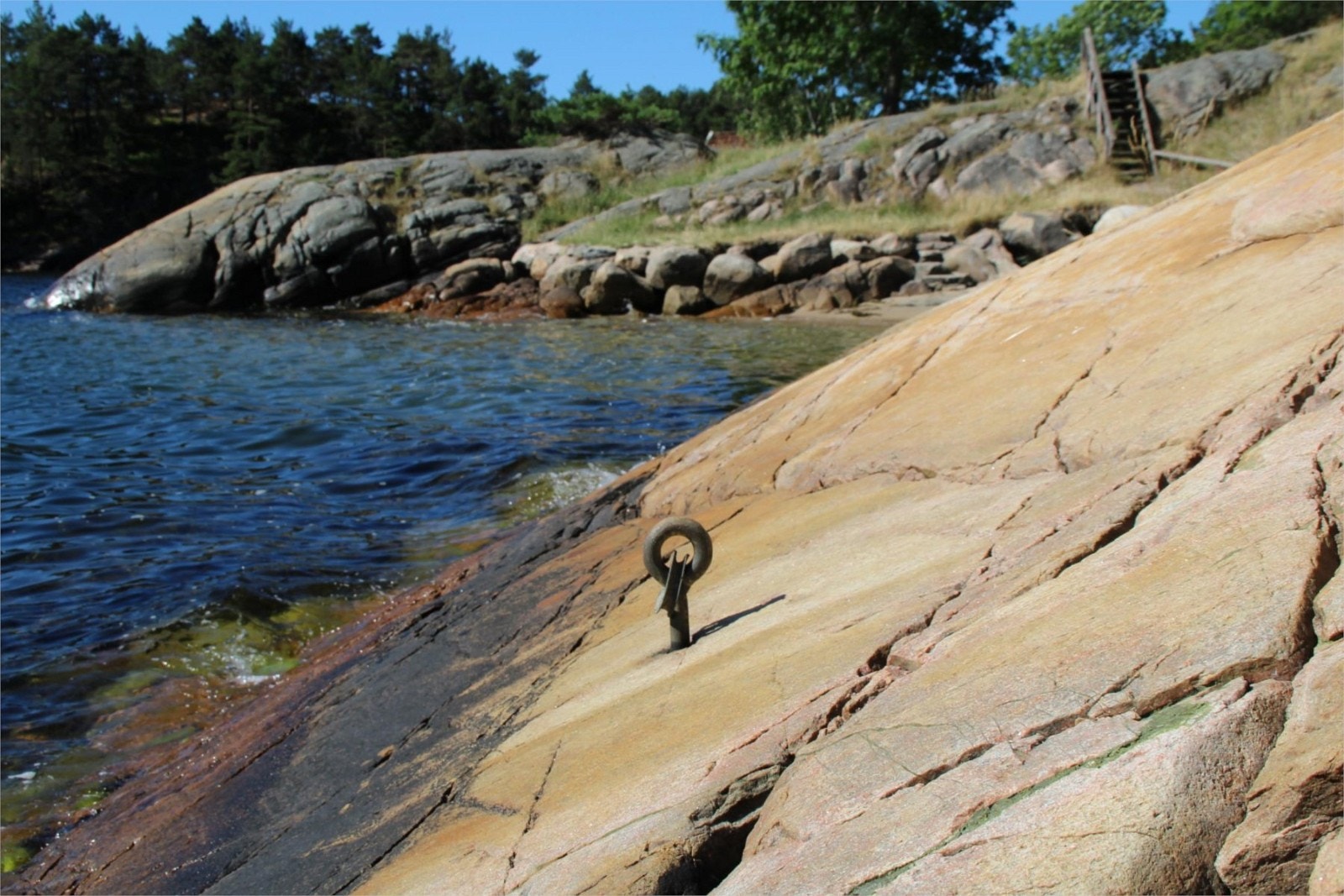 Fra flotte svaberg ved badeplassen ved Narviga Galleribilde