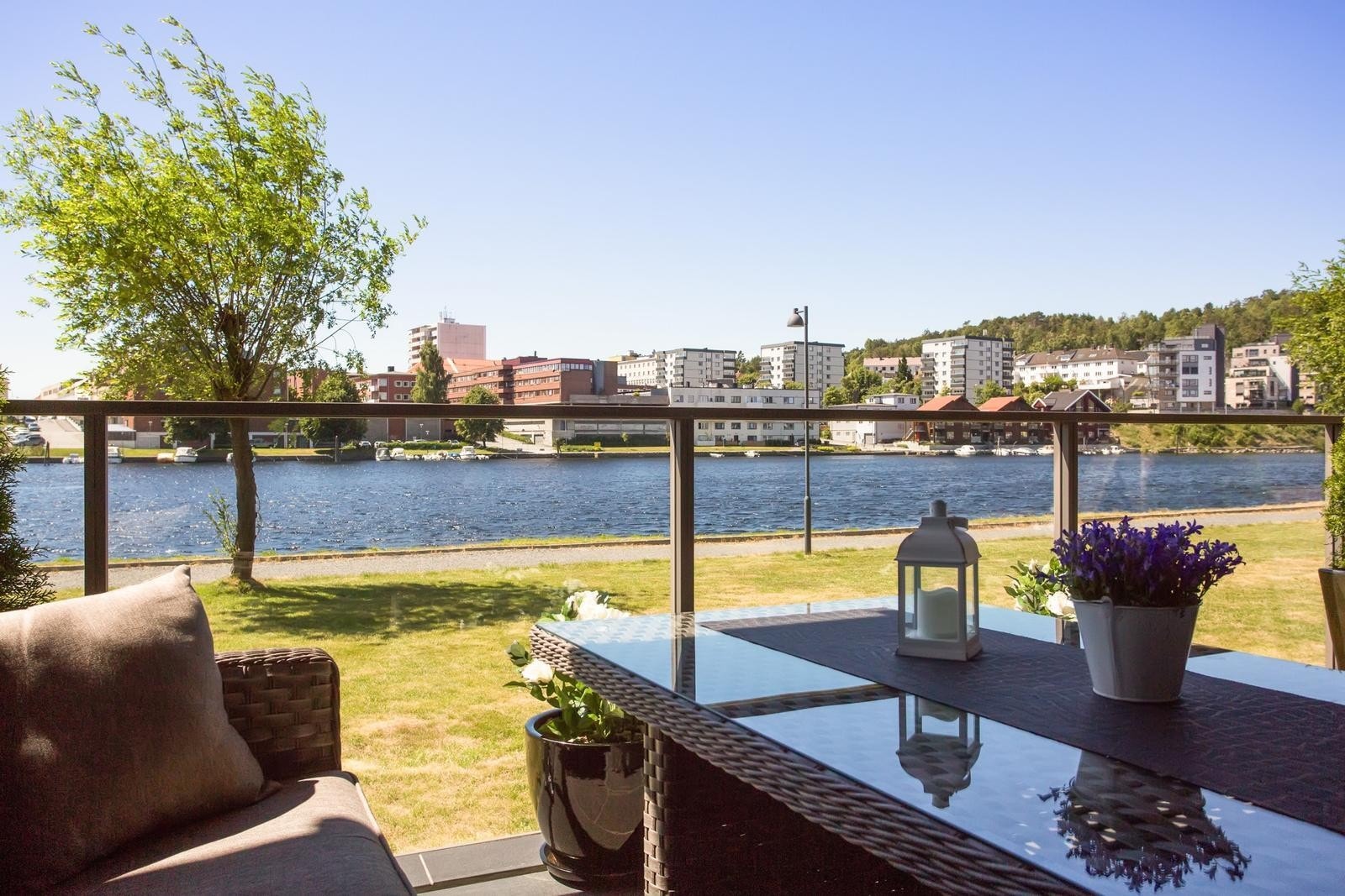 Fra terrassen hvor man har flott utsikt og mye sol Galleribilde