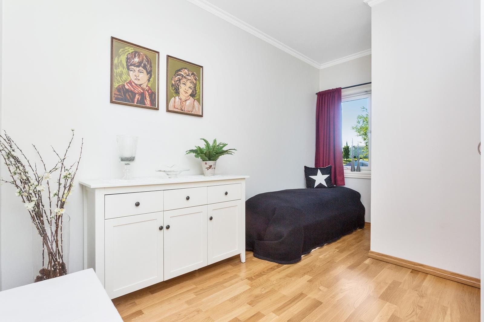 Fra 1 soverom - med vindu ut mot Otra Galleribilde