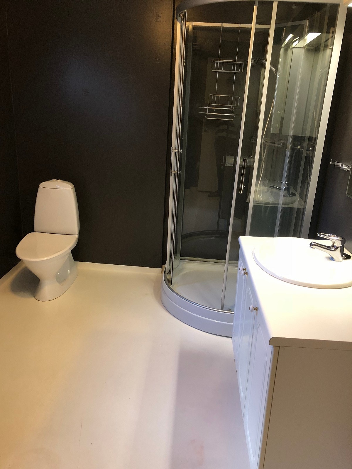 Bad ca 10 m2 med vaskemaskin og tørketrommel. Galleribilde