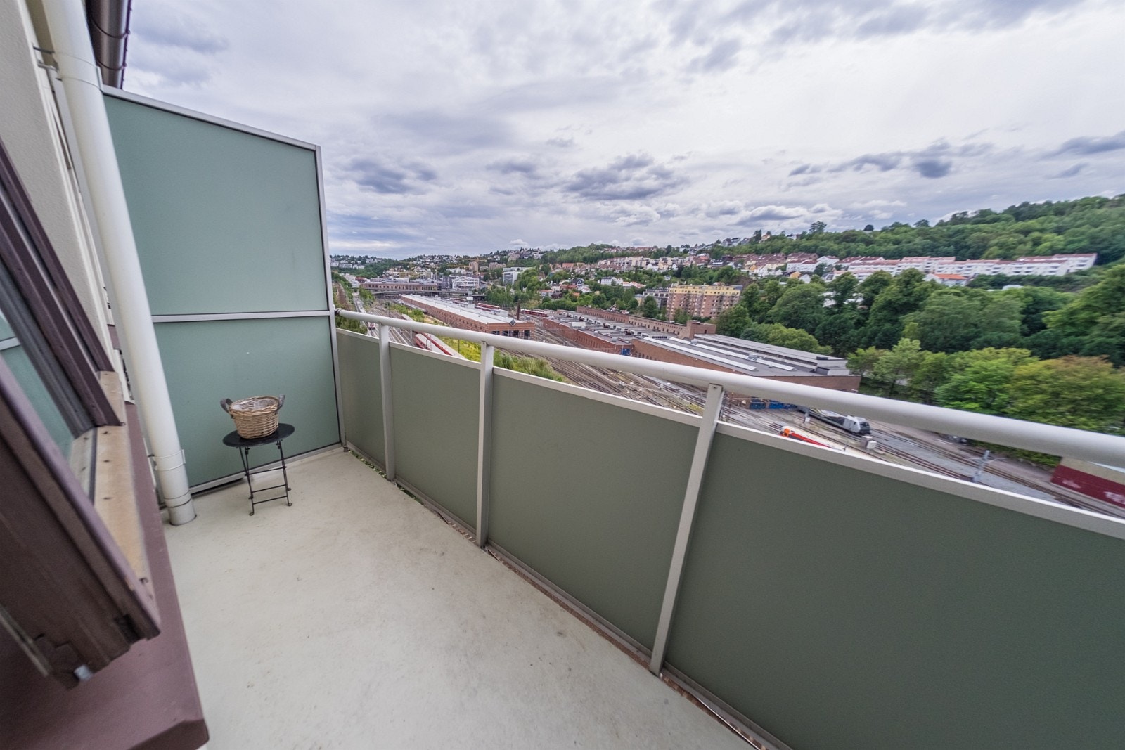 Balkong sydvestvendt med plass til sittegruppe Galleribilde