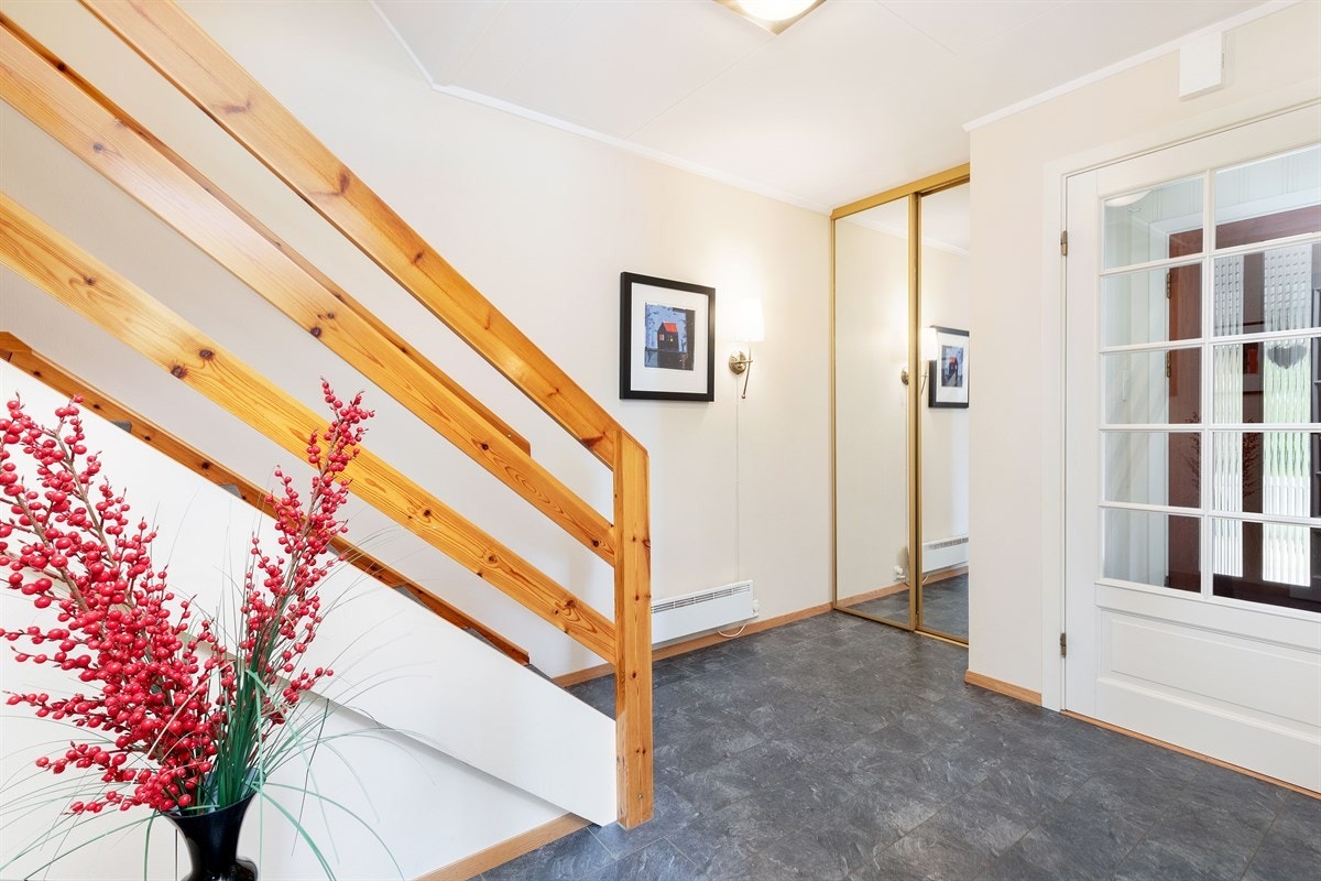Hall med garderobeskap Galleribilde