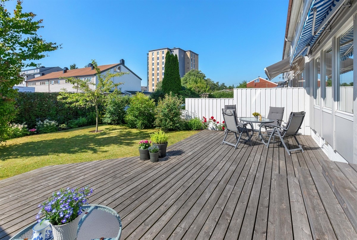 Terrasse med gode solforhold Galleribilde