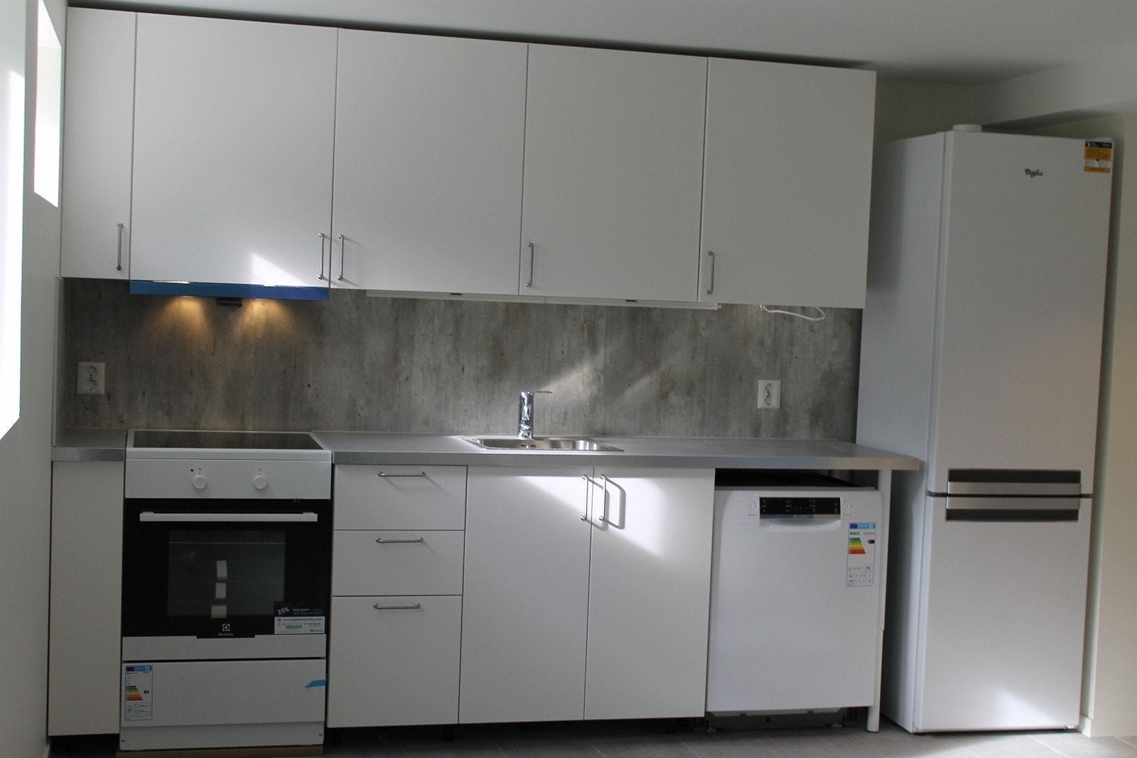 Kjøkken med god skapplass Galleribilde