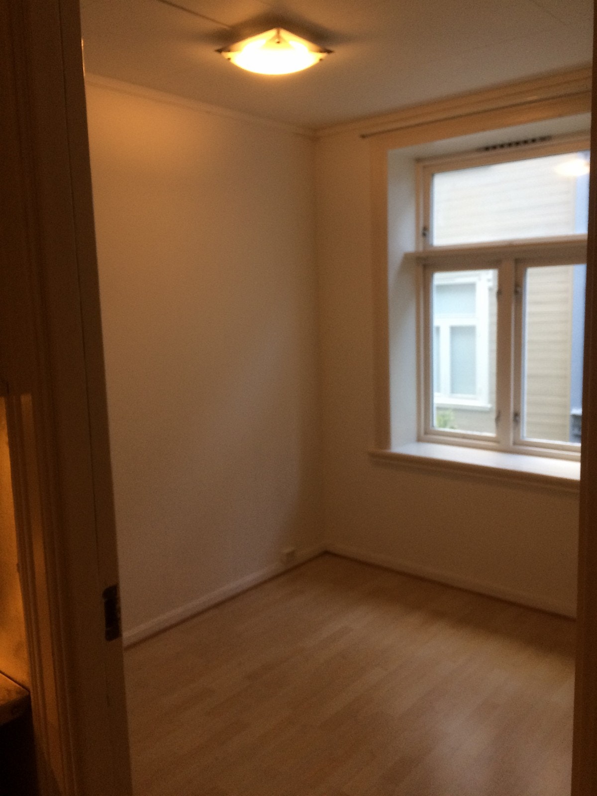 Soverom m garderobe (mot bakgården) Galleribilde