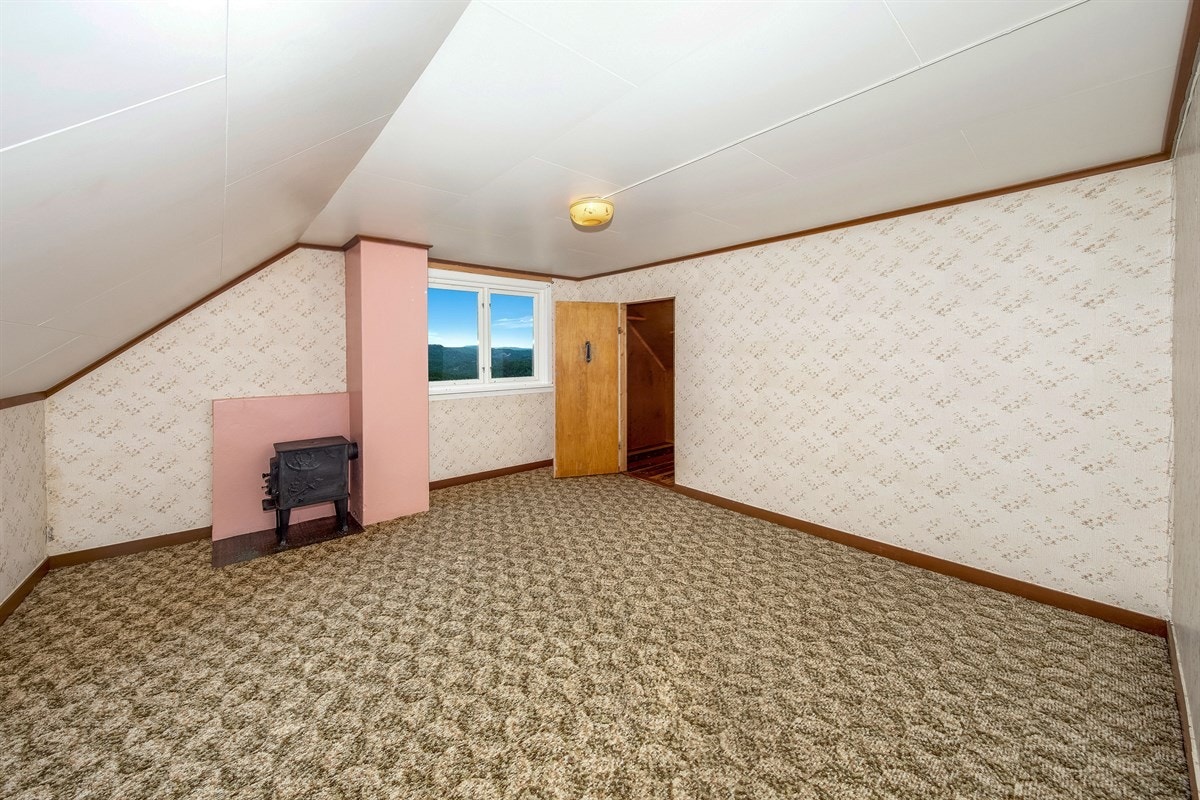 Soverom 1 med vedovn Galleribilde