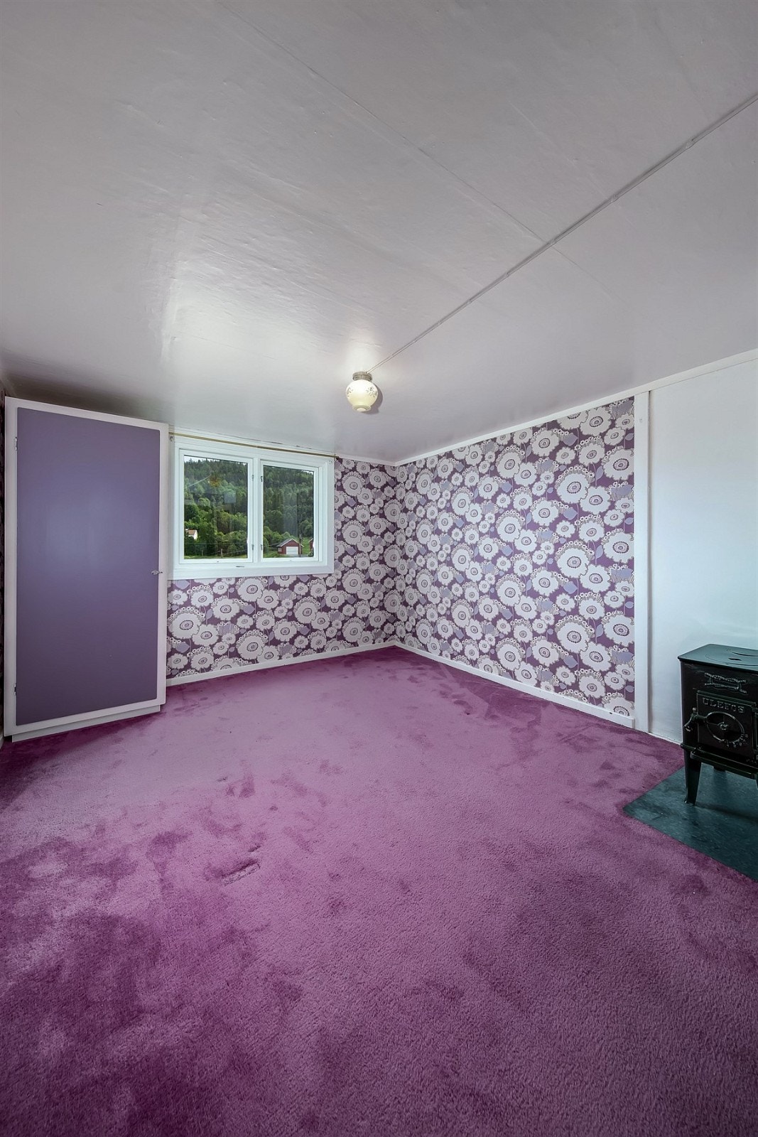 Soverom 2 med vedovn Galleribilde