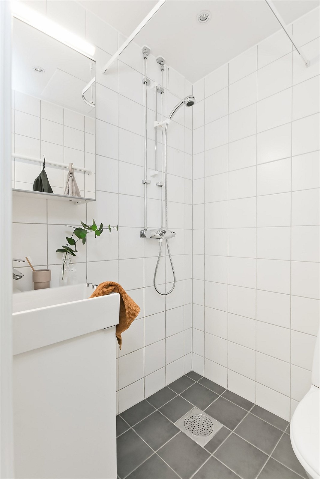 Badet ble pusset opp i 2007 og ytterligere påkostet med blant annet nytt servantskap og speilskap i 2018. Galleribilde