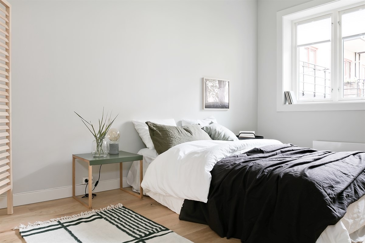 Soverommet er romslig og her er det god plass til å innrede med stor seng og nattbord. Galleribilde