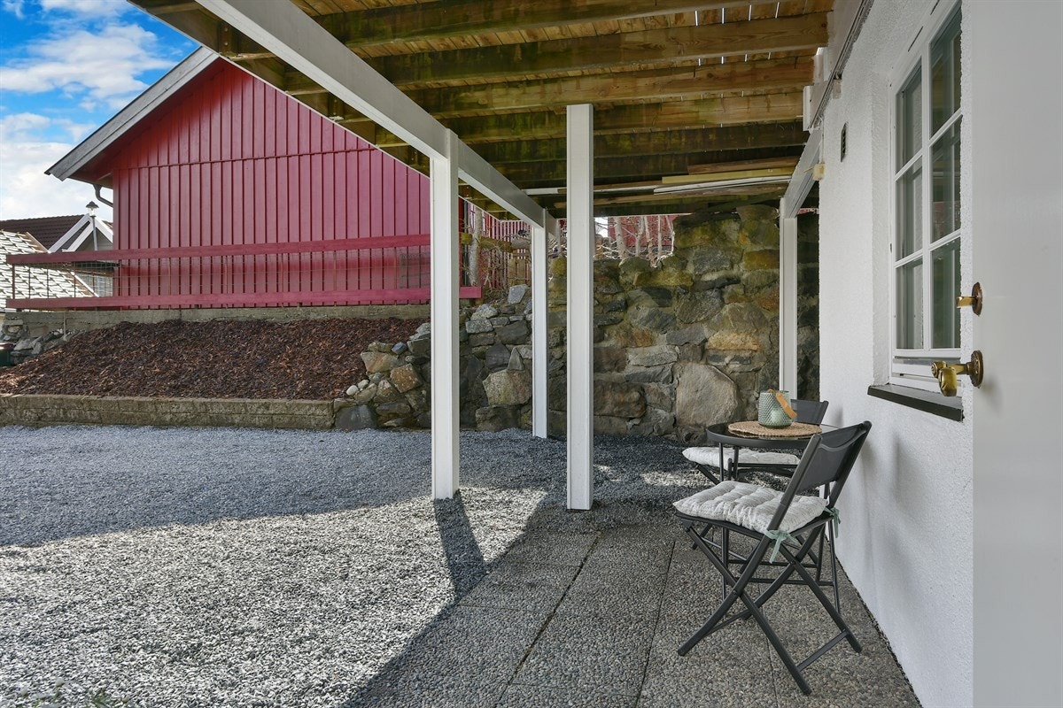 Vestfossen er områdets kultursentrum. Her finner du bl.a. Fossesholm Herregård med parkanlegg, museum, utstillinger og selskapslokaler, samt Arena Vestfossen som er et senter for samtidskunst med gallerier, atelier og scenerom. Galleribilde