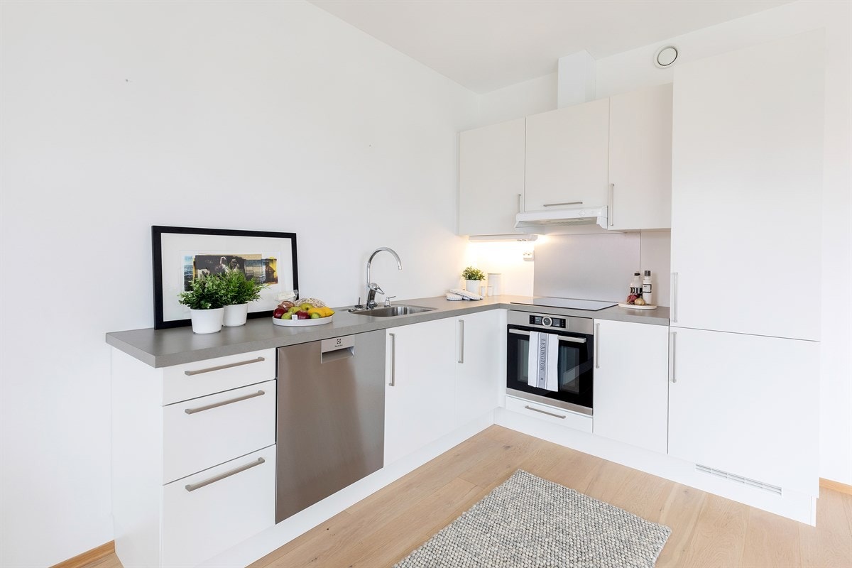 Hvitevarer på kjøkken medfølger handelen Galleribilde