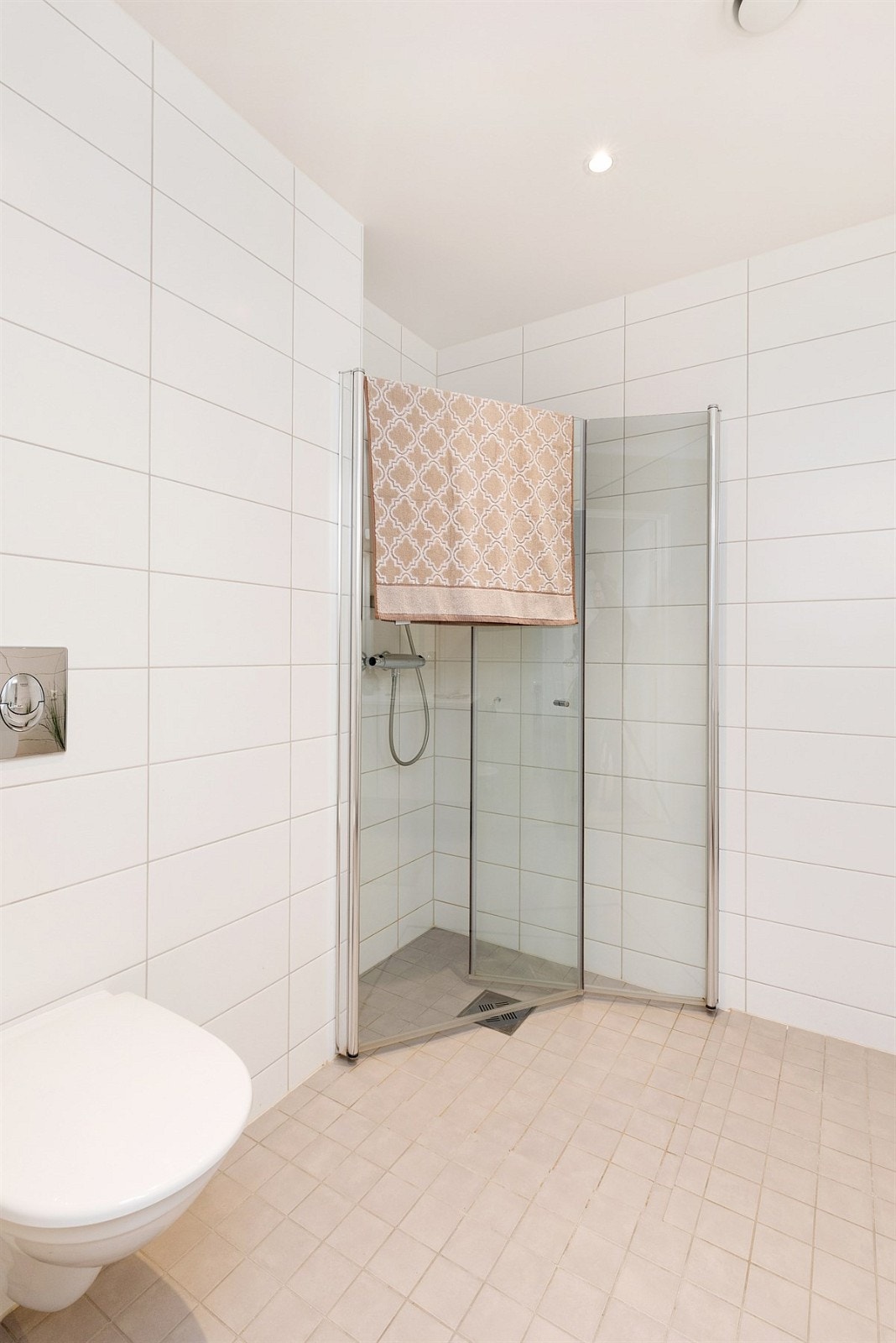 Dusjhjørne med dreibare dusjvegger Galleribilde